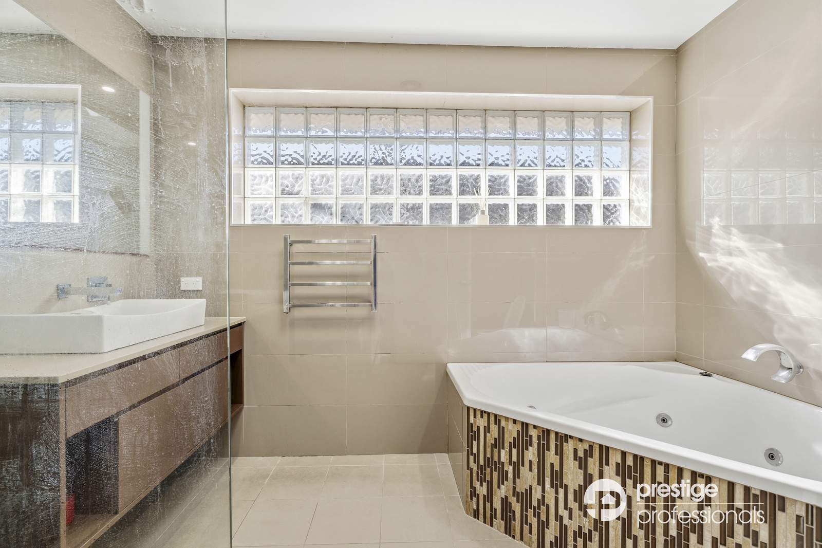 24 Governor Macquarie Drive, Chipping Norton, NSW 2170 - Image 7