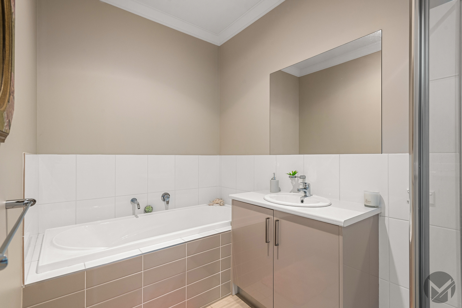 3-bedroom unit at 3/76 Barry Street, Romsey, VIC 3434, Macedon Ranges, Victoria