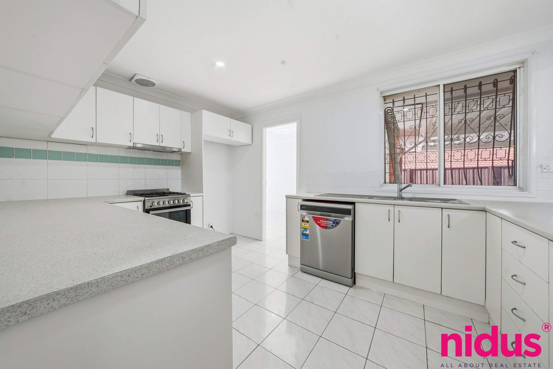 13 WARING CRESCENT, Plumpton NSW 2761 - Image 4