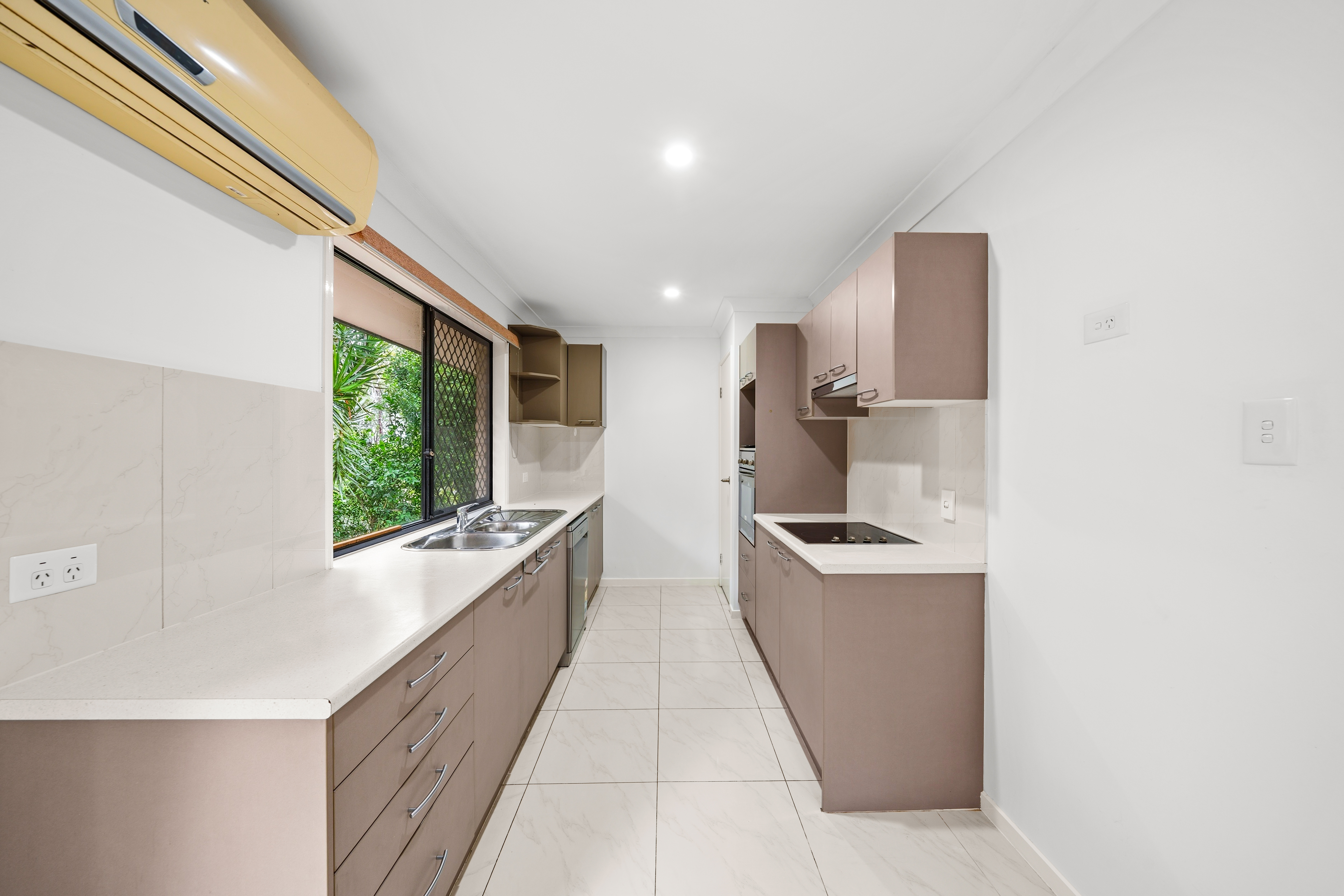 2 16 PENRHYN STREET, PACIFIC PINES QLD 4211 - Image 8
