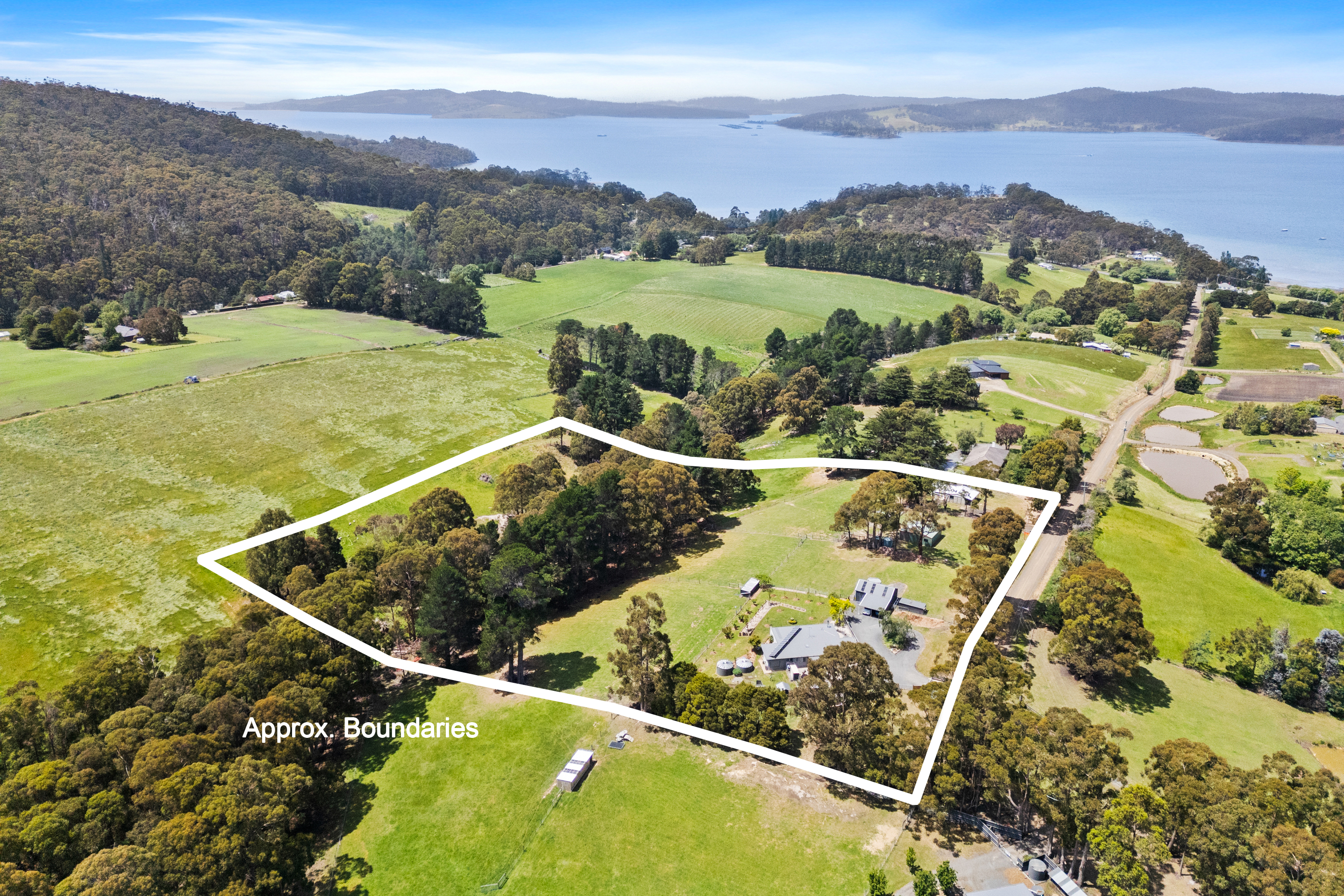 5-bedroom house at HONEYWOOD COTTAGE 72 PULLENS ROAD, WOODBRIDGE TAS 7162, Kingborough, Tasmania