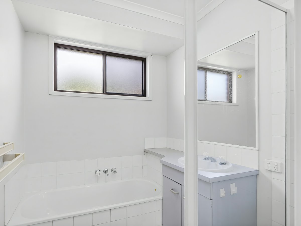 2 DAY PLACE, Sandstone Point QLD 4511 - Image 10