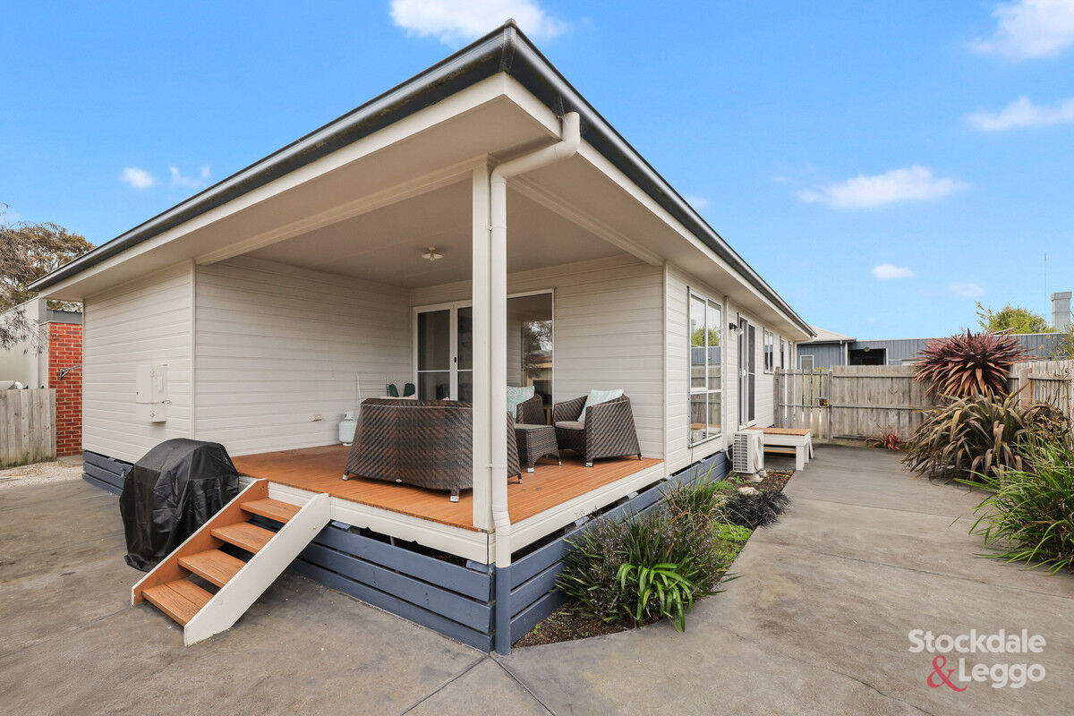 2/11 Douglas Road, Cowes, VIC 3922 - Image 9