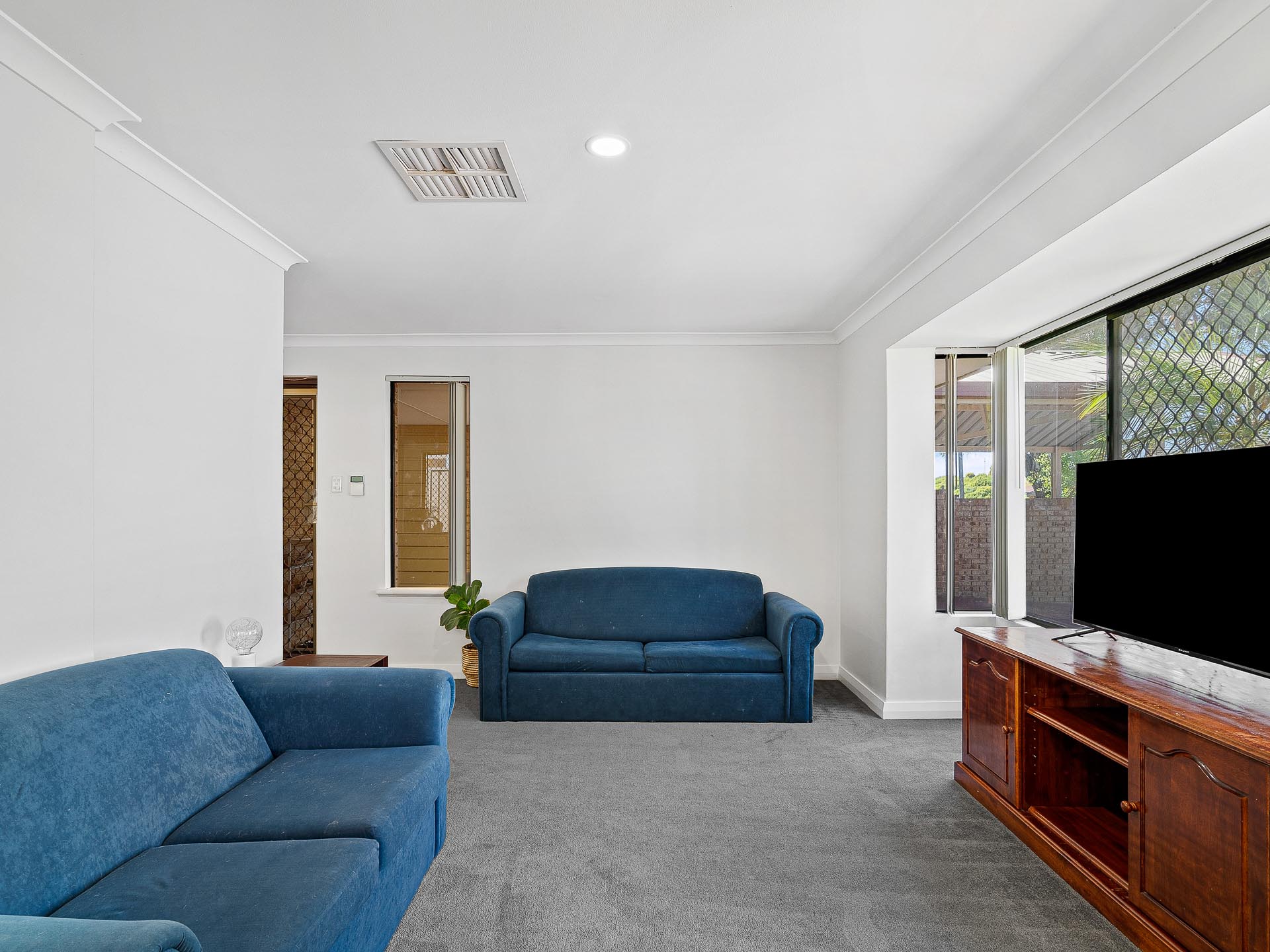 32 Fairway Crescent, Meadow Springs, WA 6210 - Image 10