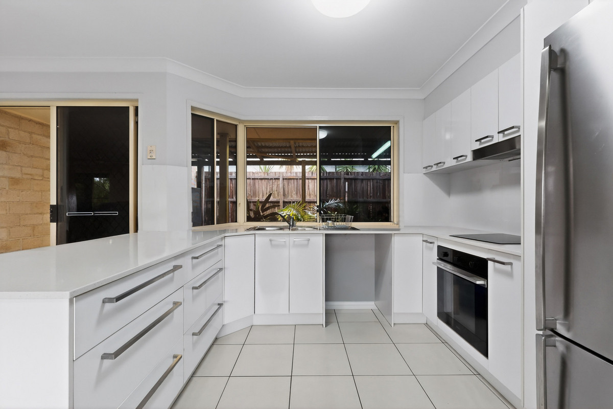 6 SOUTHERDEN DRIVE, North Lakes QLD 4509 - Image 4