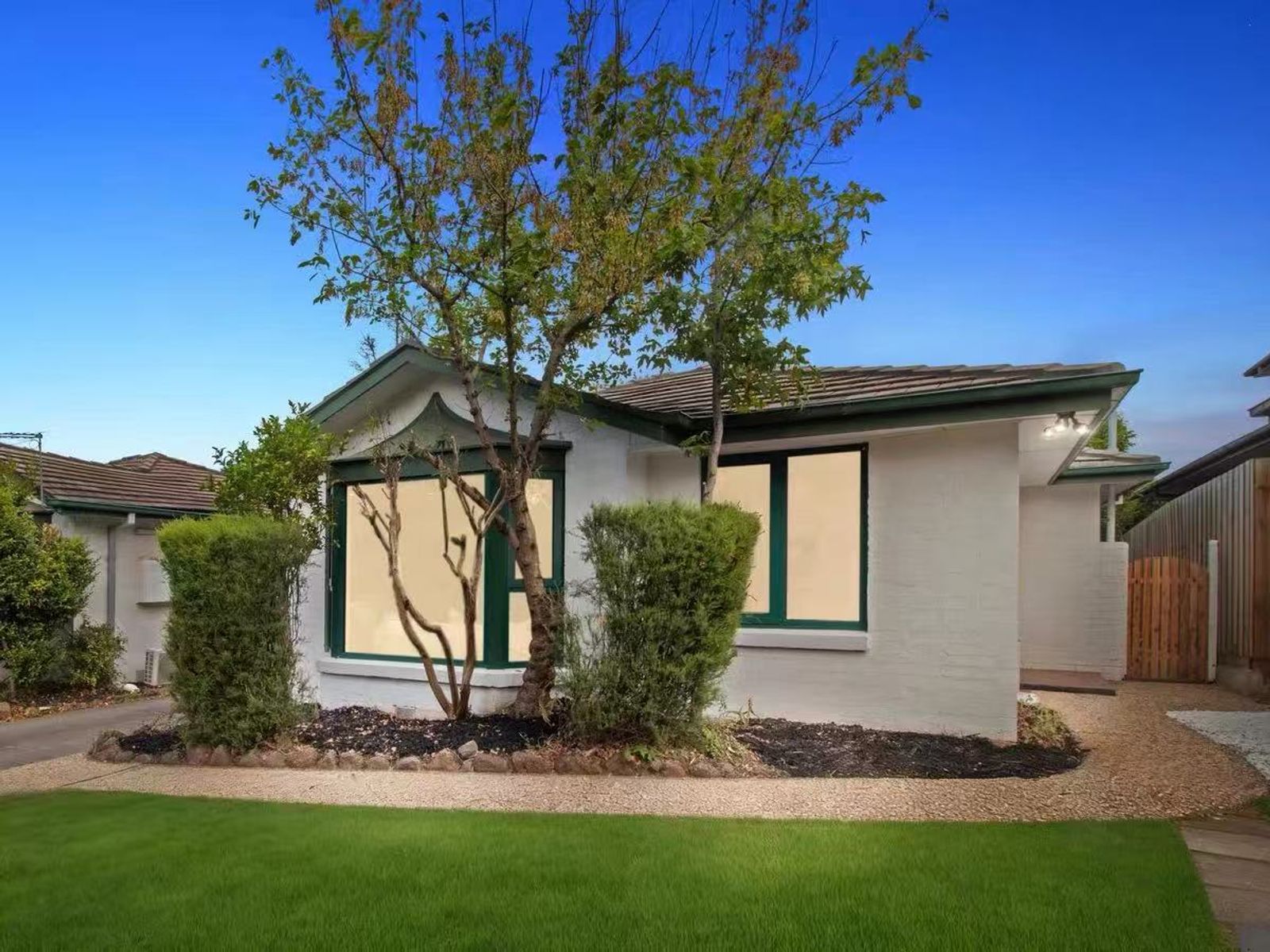 2/100 Warrigal Road, Surrey Hills, VIC 3127 - Image 1