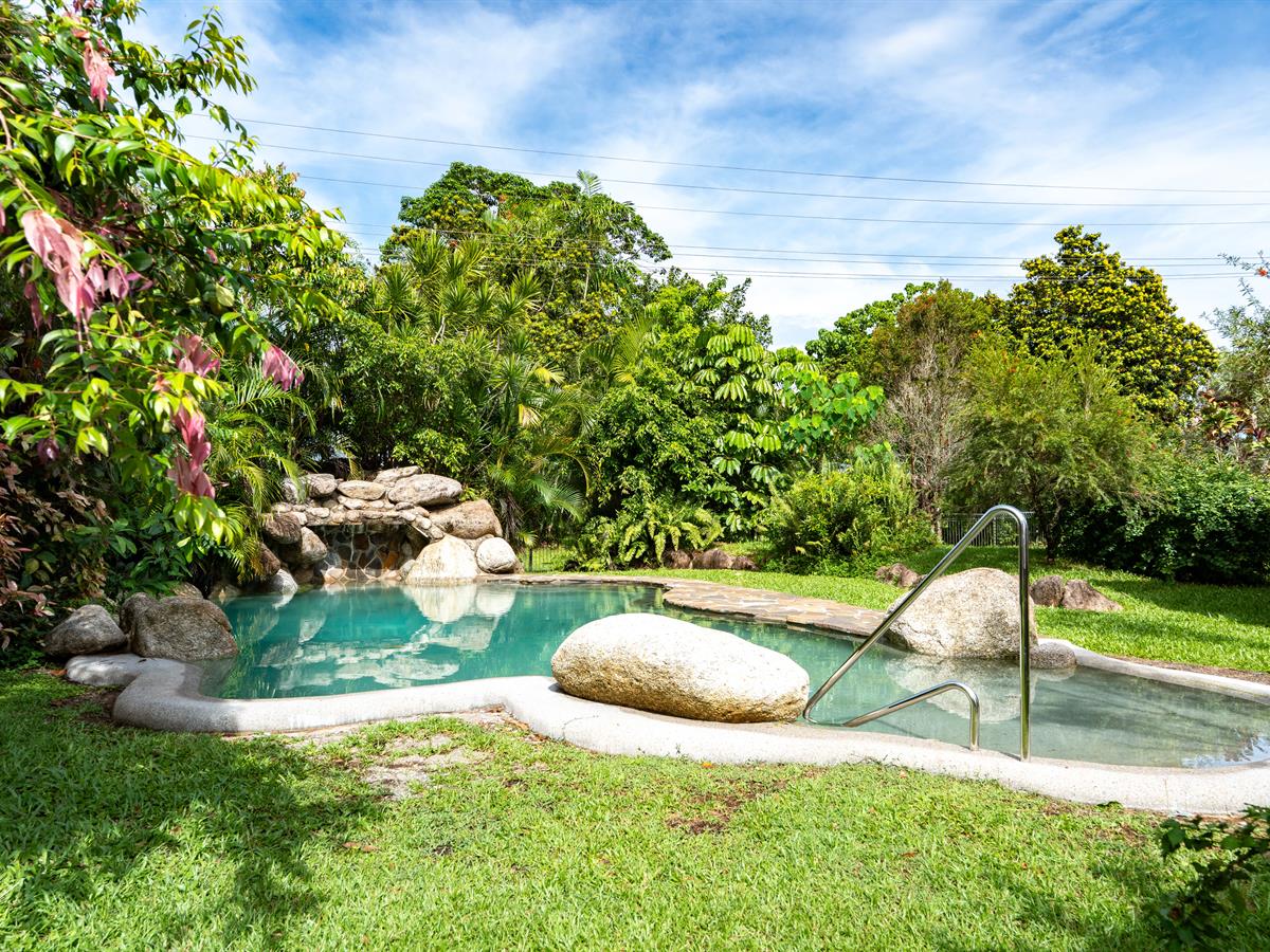 1-bedroom unit at GERALDTON GARDENS 19 1-3 BERGIN ROAD, INNISFAIL ESTATE QLD 4860, Cassowary Coast, Queensland