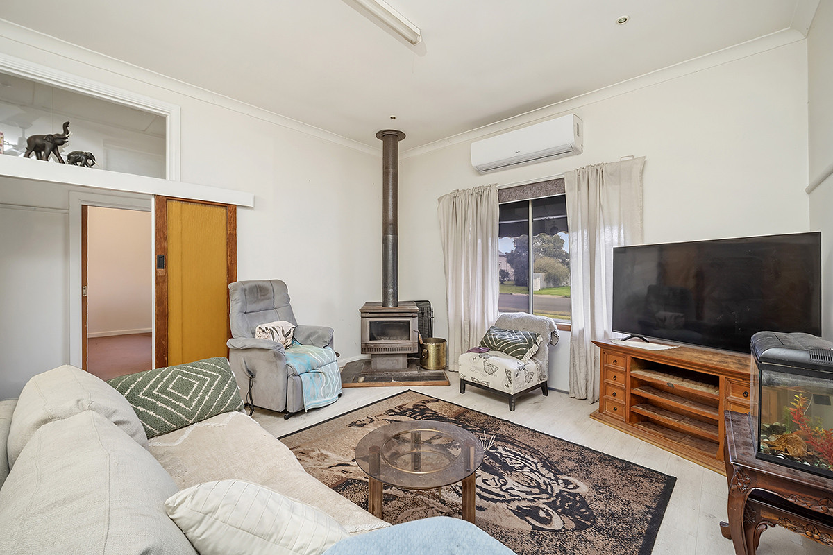 3-bedroom house at 2 Read Street, Coleraine, VIC 3315, Southern Grampians, Victoria