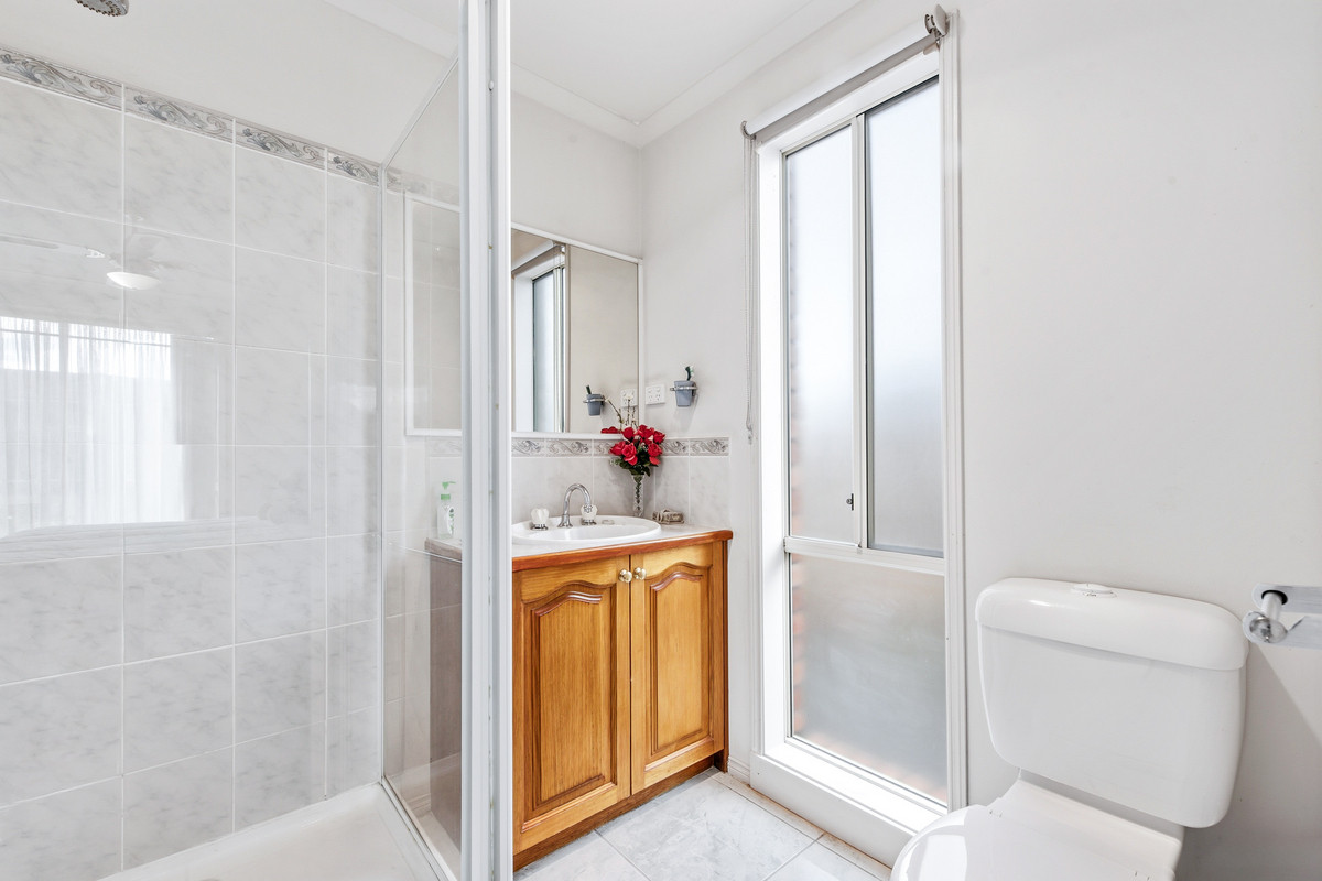 3-bedroom house at 34 Brentwood Drive, Cranbourne North, VIC 3977, Casey, Victoria
