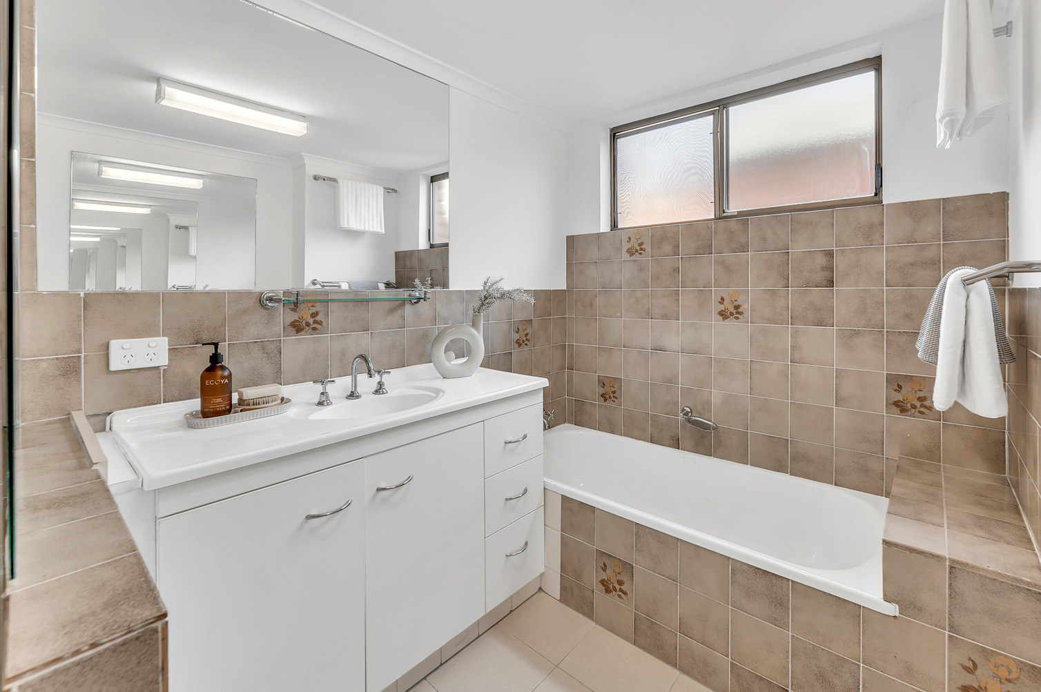 13/14 Dunlop Court, Mermaid Waters, Qld, 4218 - Image 9