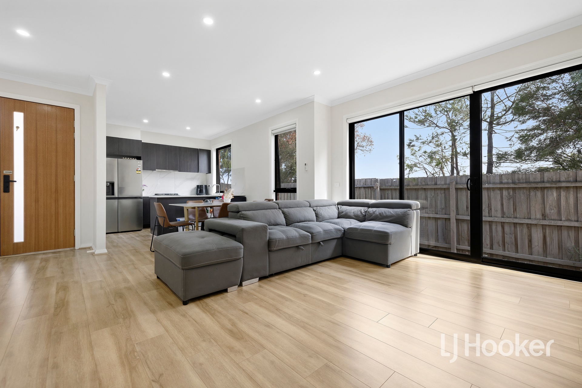 2 29 WILLOW DRIVE, HAMPTON PARK VIC 3976 - Image 8