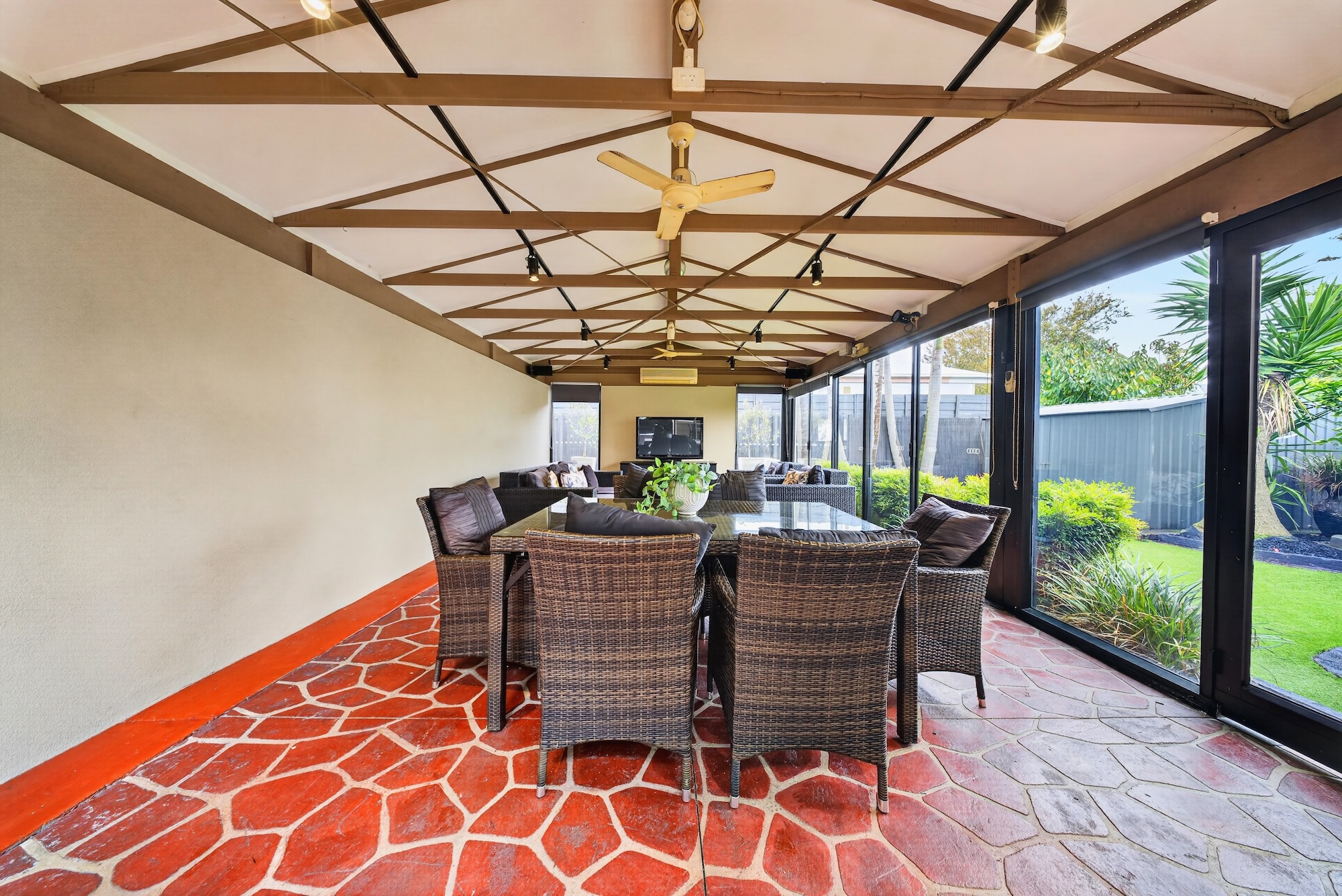 5-bedroom house at 31 Tamar Grove, Oakleigh, VIC 3166, Monash, Victoria