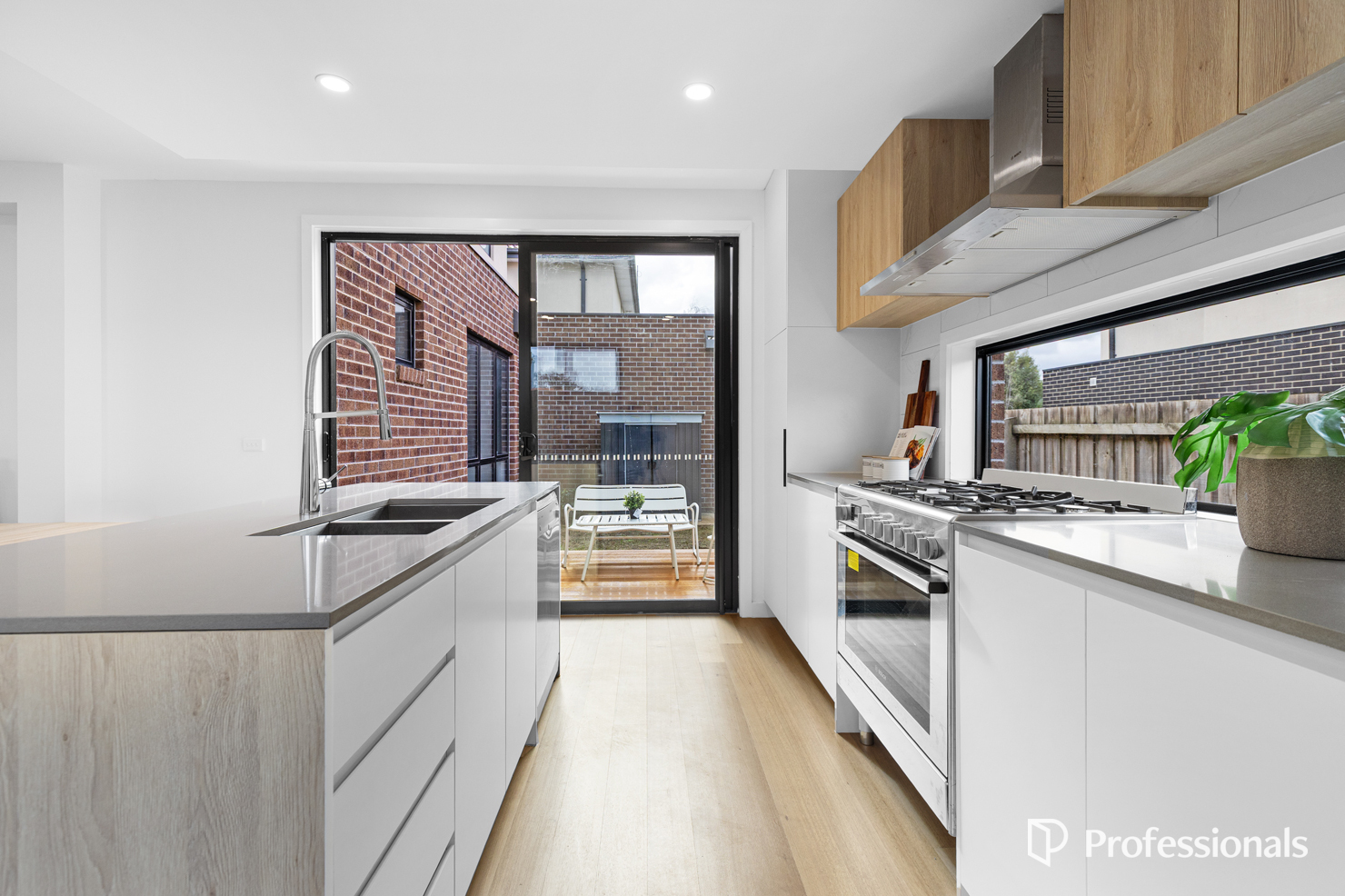 Unit 1/7-8 Blanche Court, Doncaster East, Vic, 3109 - Image 5