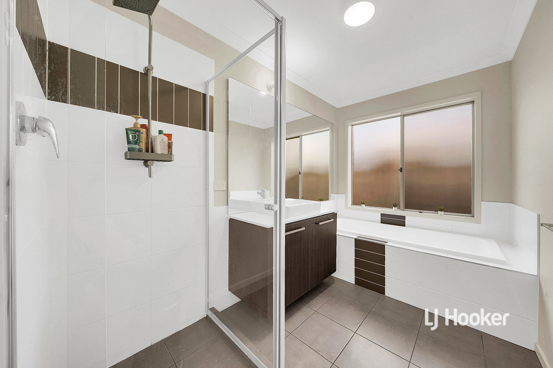 5-bedroom house at 27 Dan Morgan Drive, Cranbourne East, VIC 3977, Casey, Victoria