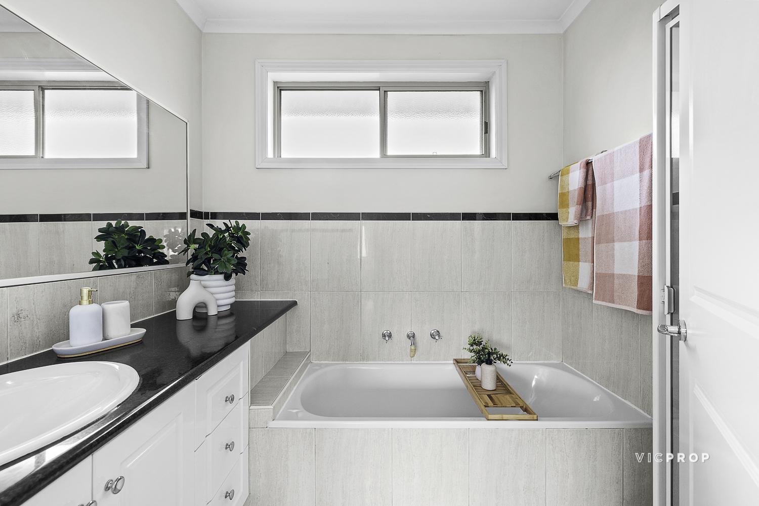 4-bedroom unit at 1 164 THOMPSONS ROAD, BULLEEN VIC 3105, Manningham, Victoria