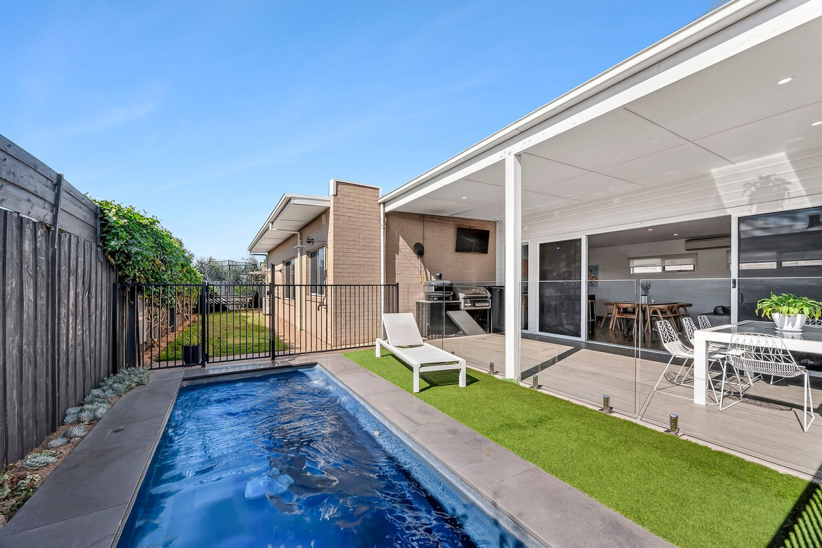 6 WAX AVENUE, Torquay VIC 3228 - Image 2