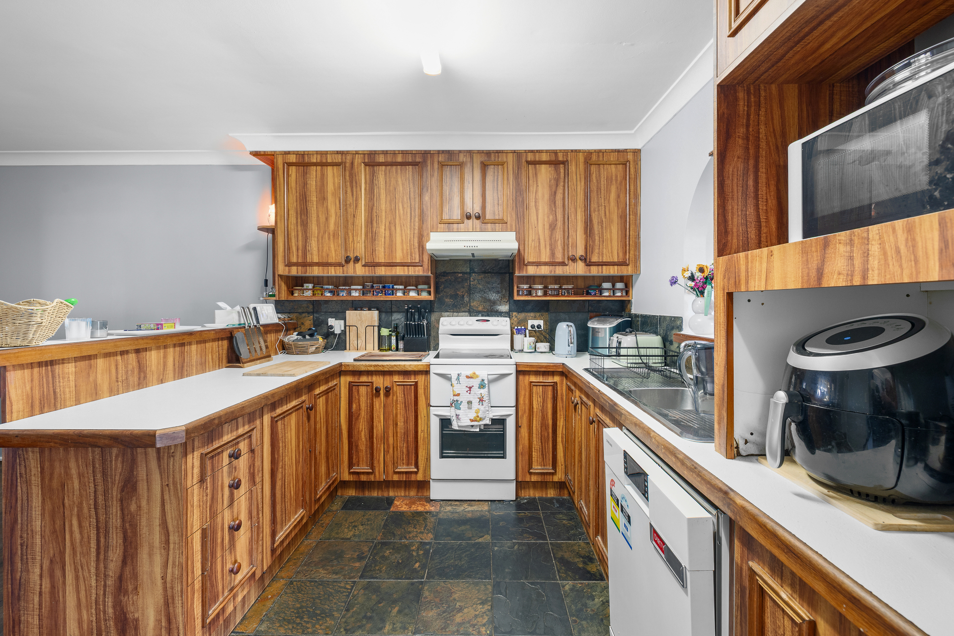 3-bedroom house at 37 WAREE DRIVE, Hillvue NSW 2340, Tamworth, New South Wales