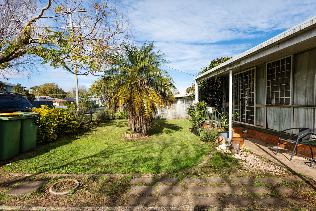 373 Hume Street, Kearneys Spring QLD 4350 - Image 2