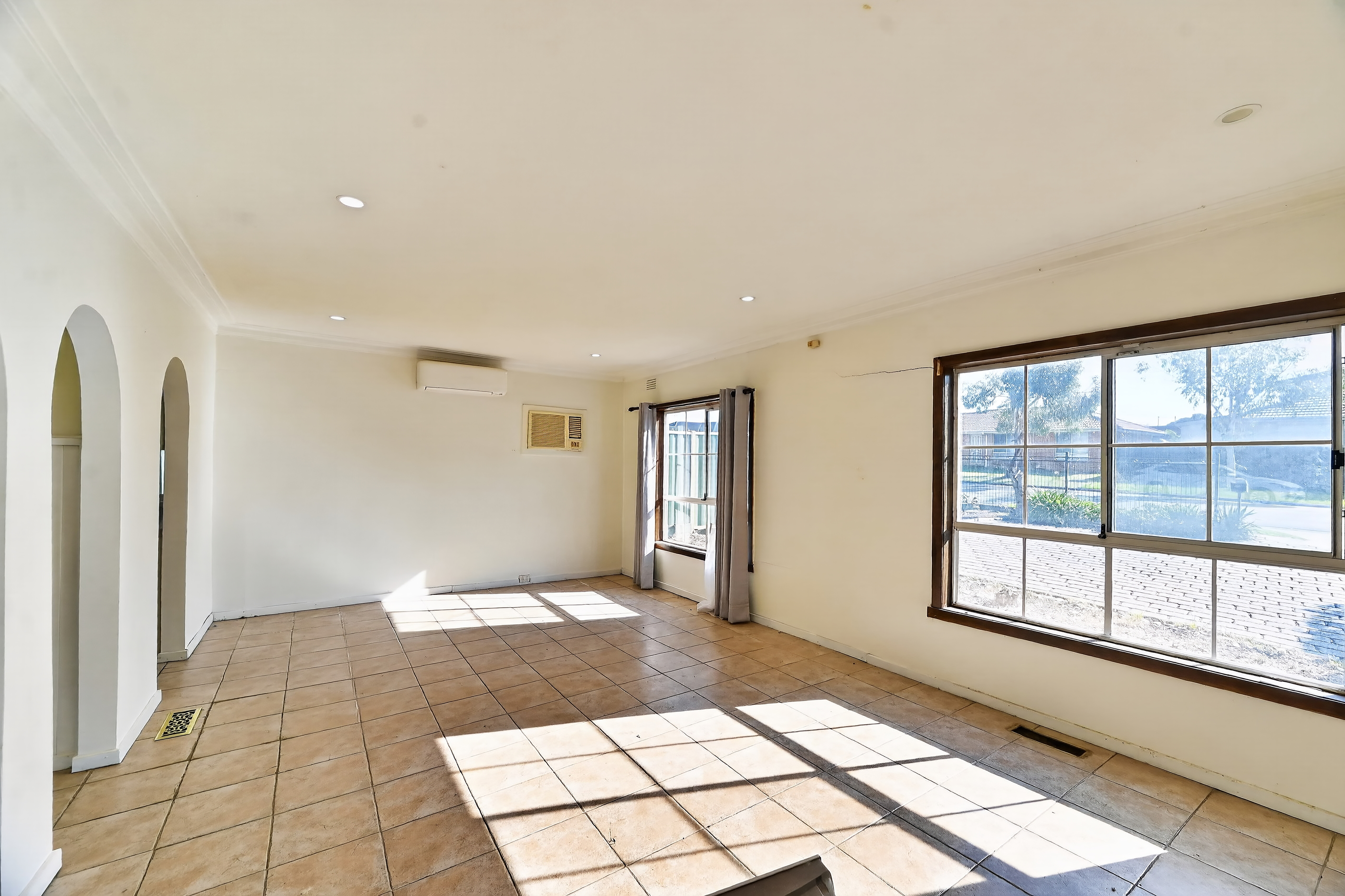 21 BILLINGHAM ROAD, Deer Park VIC 3023 - Image 4