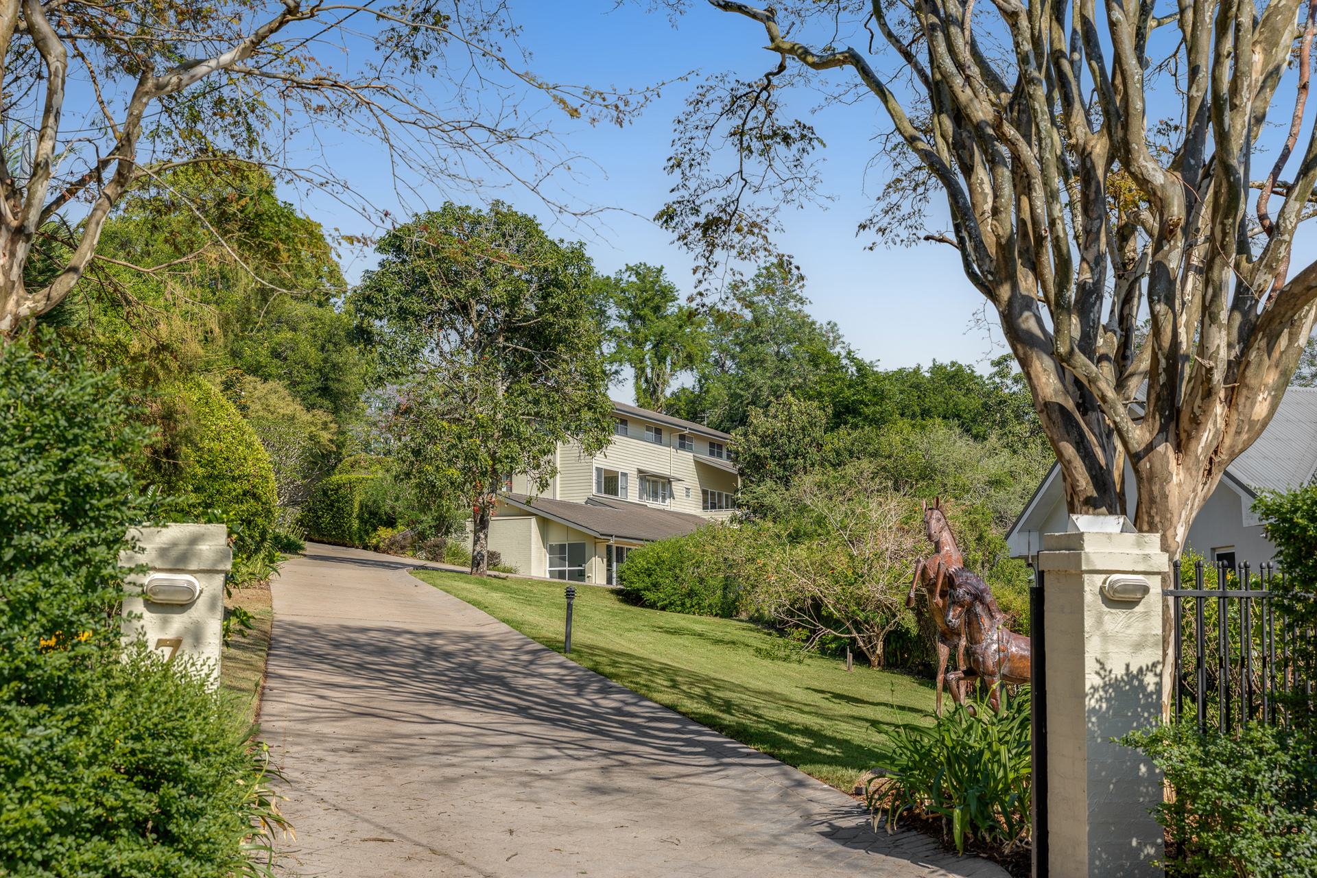 7-bedroom house at 7 Curzon Street, Mount Lofty, QLD 4350, , Queensland