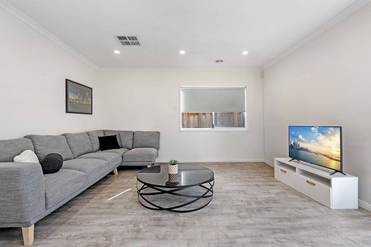 8 RAWLS STREET, Cranbourne VIC 3977 - Image 2
