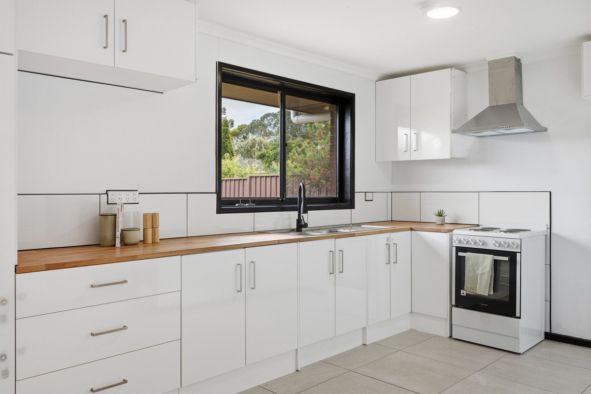 8 Wanbi Court, Craigmore, SA 5114 - Image 6