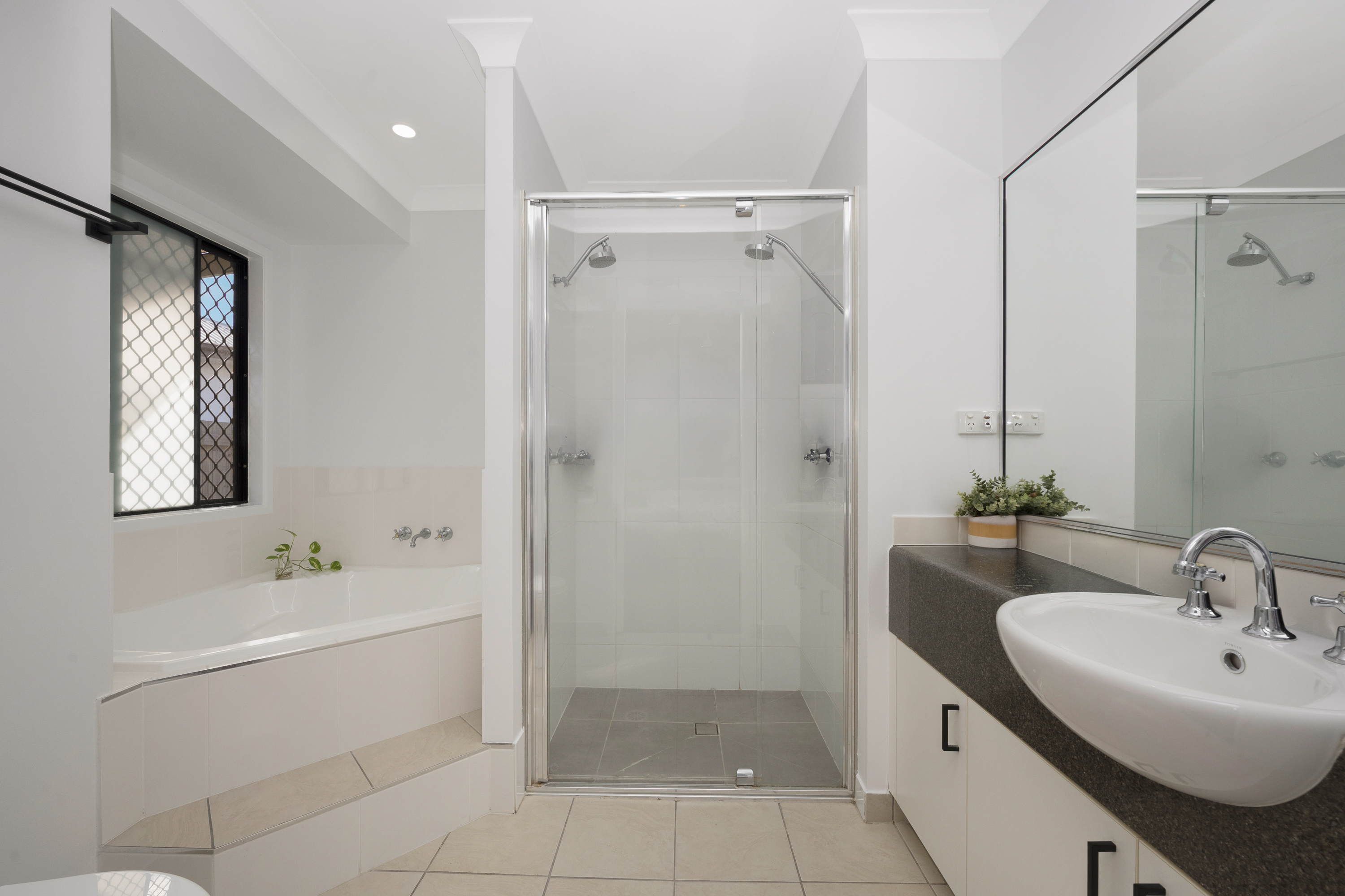 10 Lashmar Crescent, Deeragun, QLD 4818 - Image 8