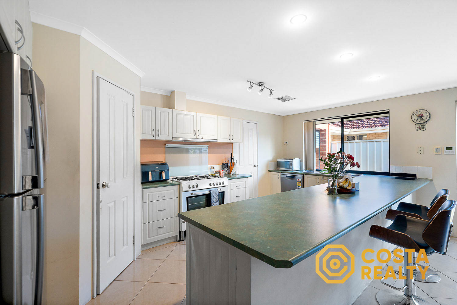 25 PINASTER BOULEVARD, Canning Vale WA 6155 - Image 8