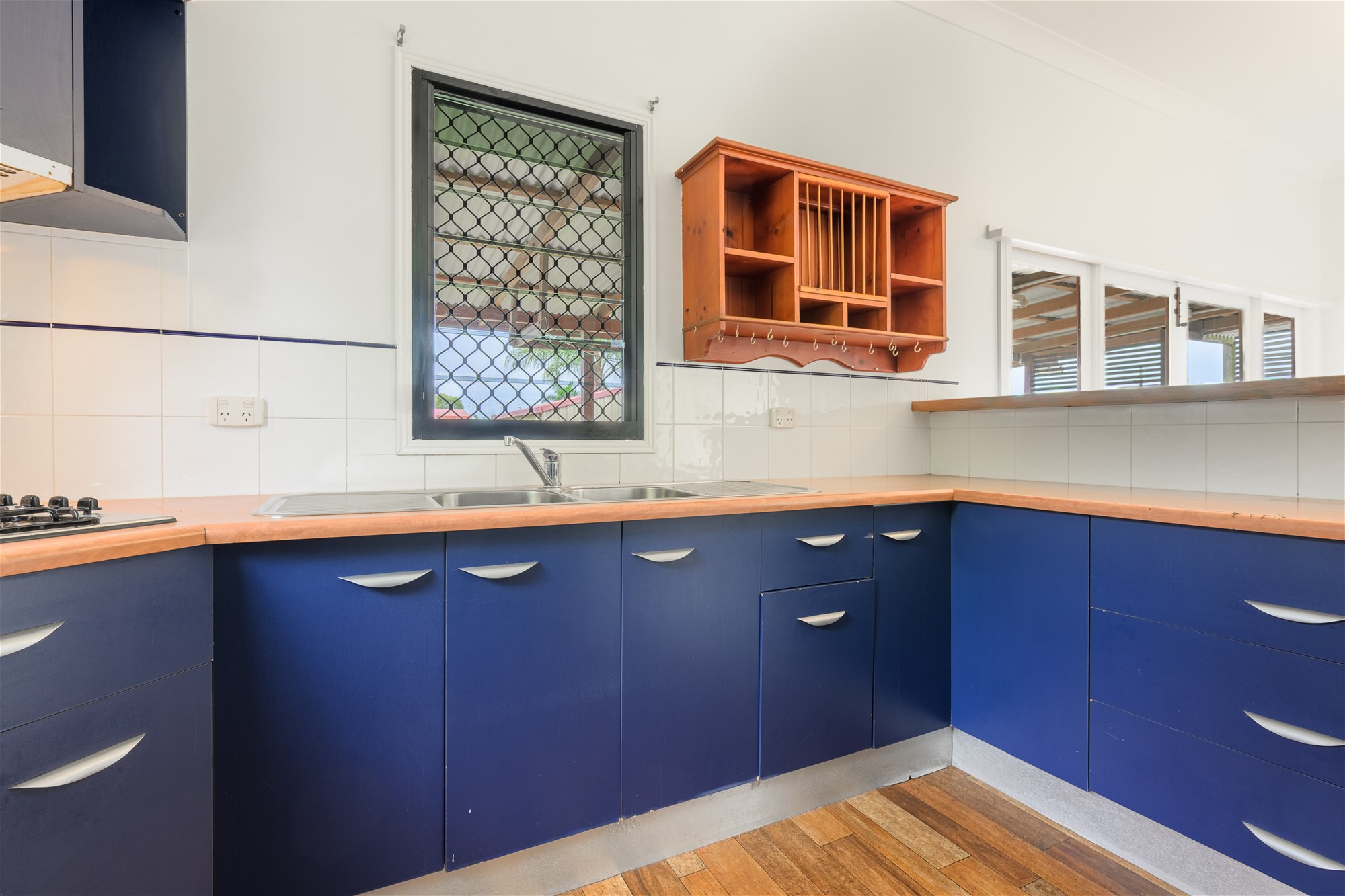 16 ROBERTS STREET, South Gladstone QLD 4680 - Image 4