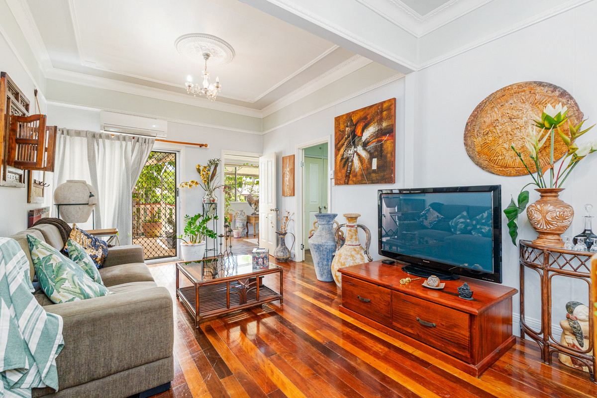 62 DAYMAN STREET, Urangan QLD 4655 - Image 1