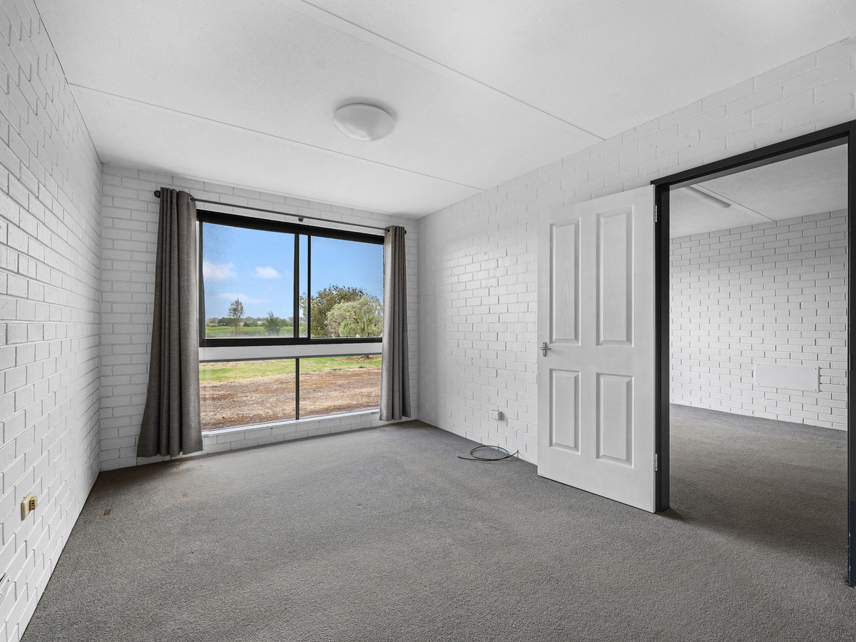 1-bedroom unit at 5 16 MT BAIMBRIDGE ROAD, HAMILTON VIC 3300, Southern Grampians, Victoria