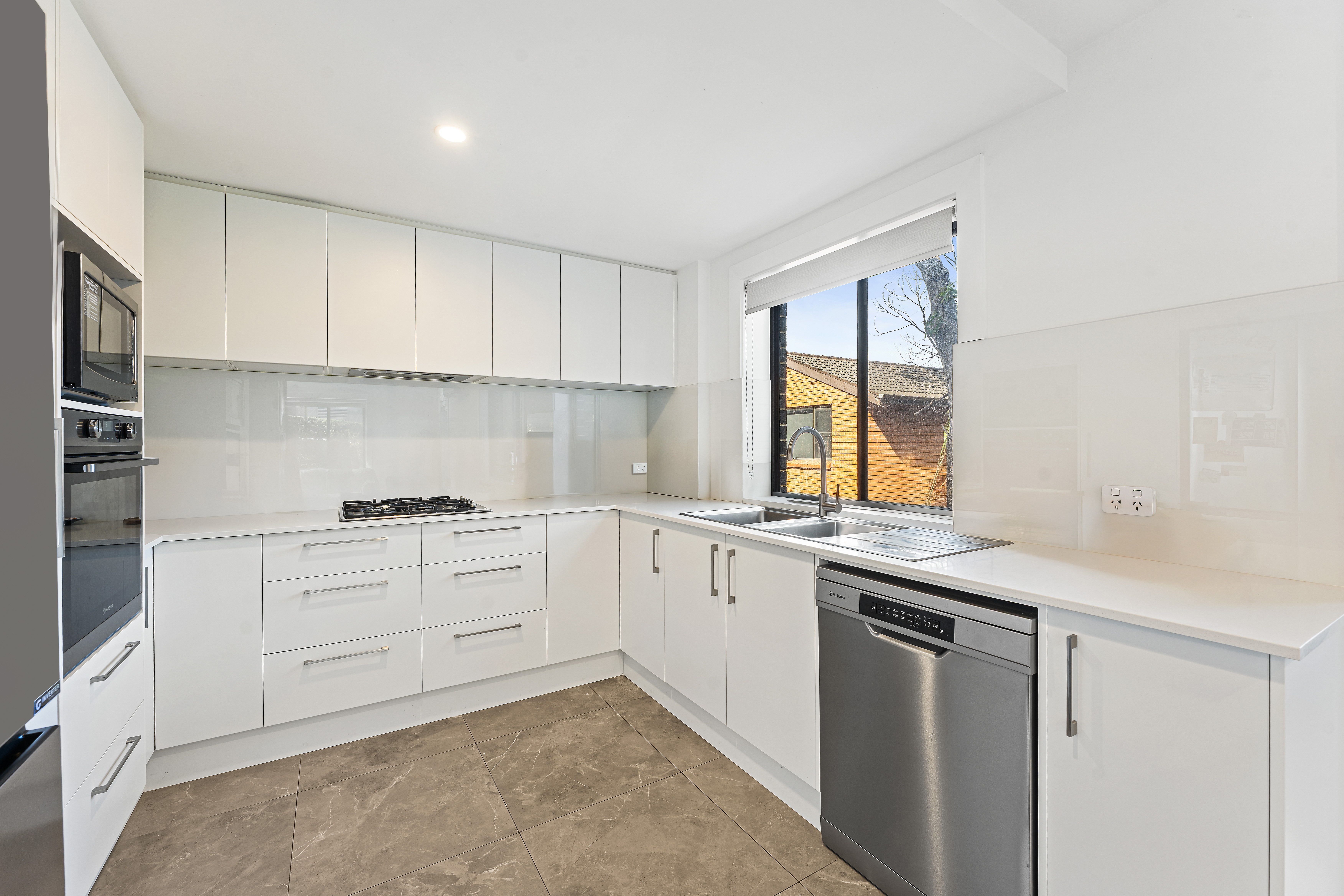 3/30 Keira Street, Wollongong, NSW 2500 - Image 2