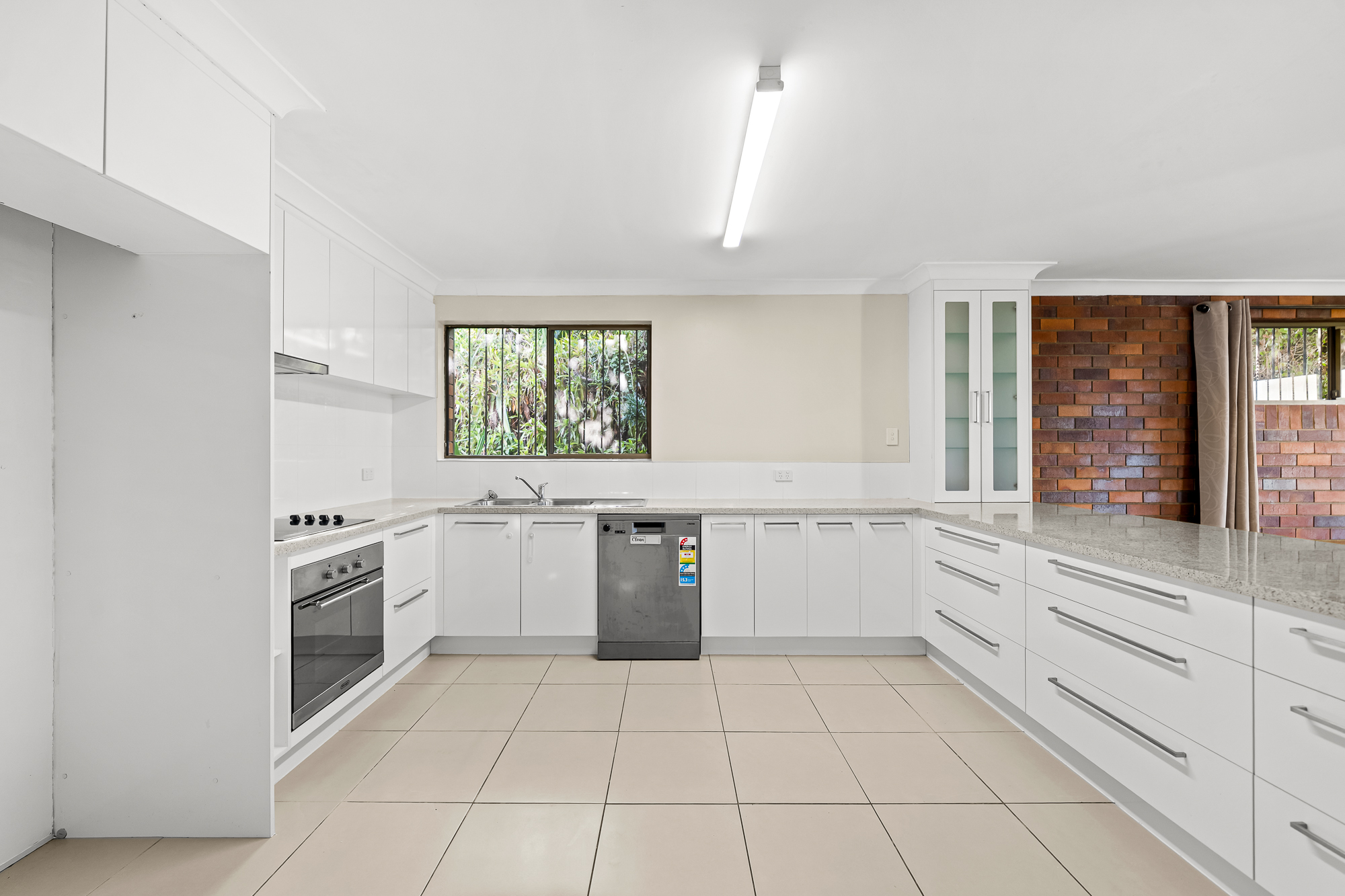 85 DENNIS ROAD, Springwood QLD 4127 - Image 4