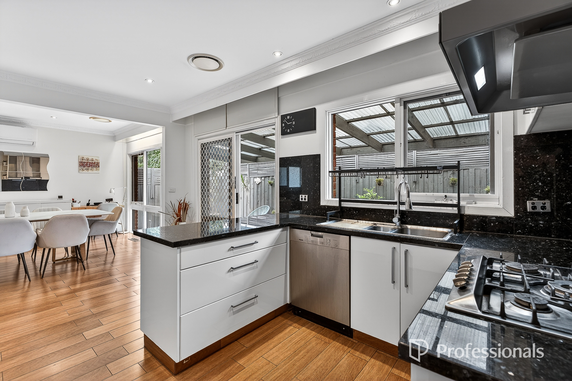 1/16 Neville Street, Carnegie, VIC 3163 - Image 2