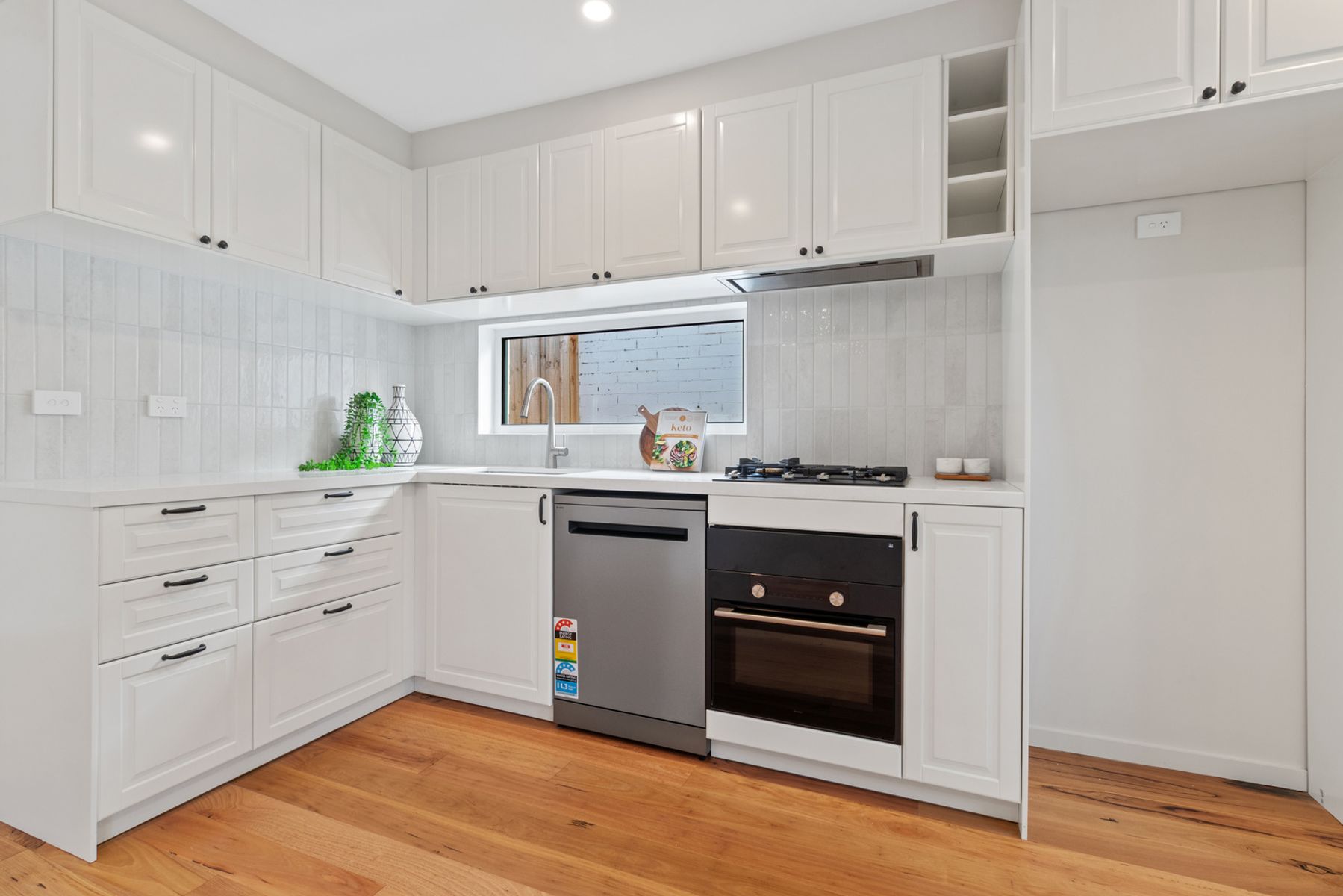 2/100 Warrigal Road, Surrey Hills, VIC 3127 - Image 3