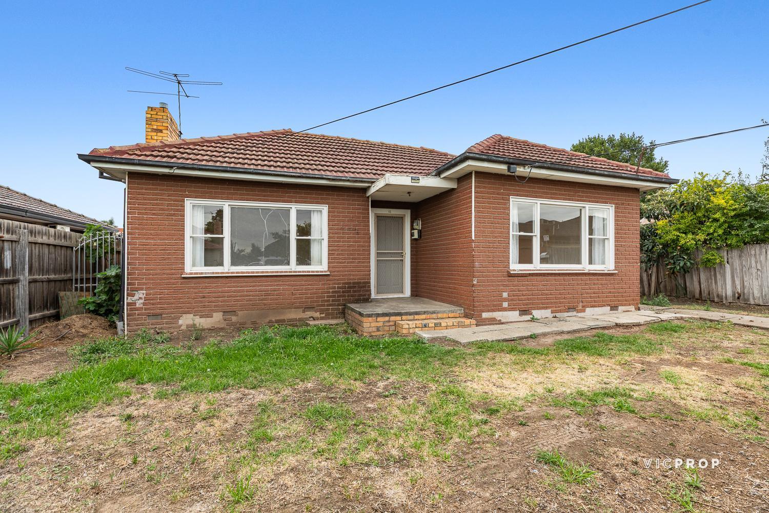 21 ERICA AVENUE, St Albans VIC 3021 - Image 9