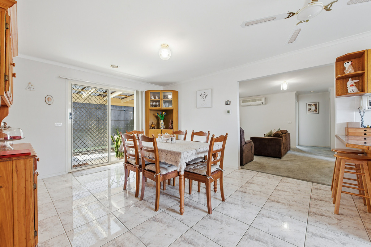 3-bedroom house at 34 Brentwood Drive, Cranbourne North, VIC 3977, Casey, Victoria