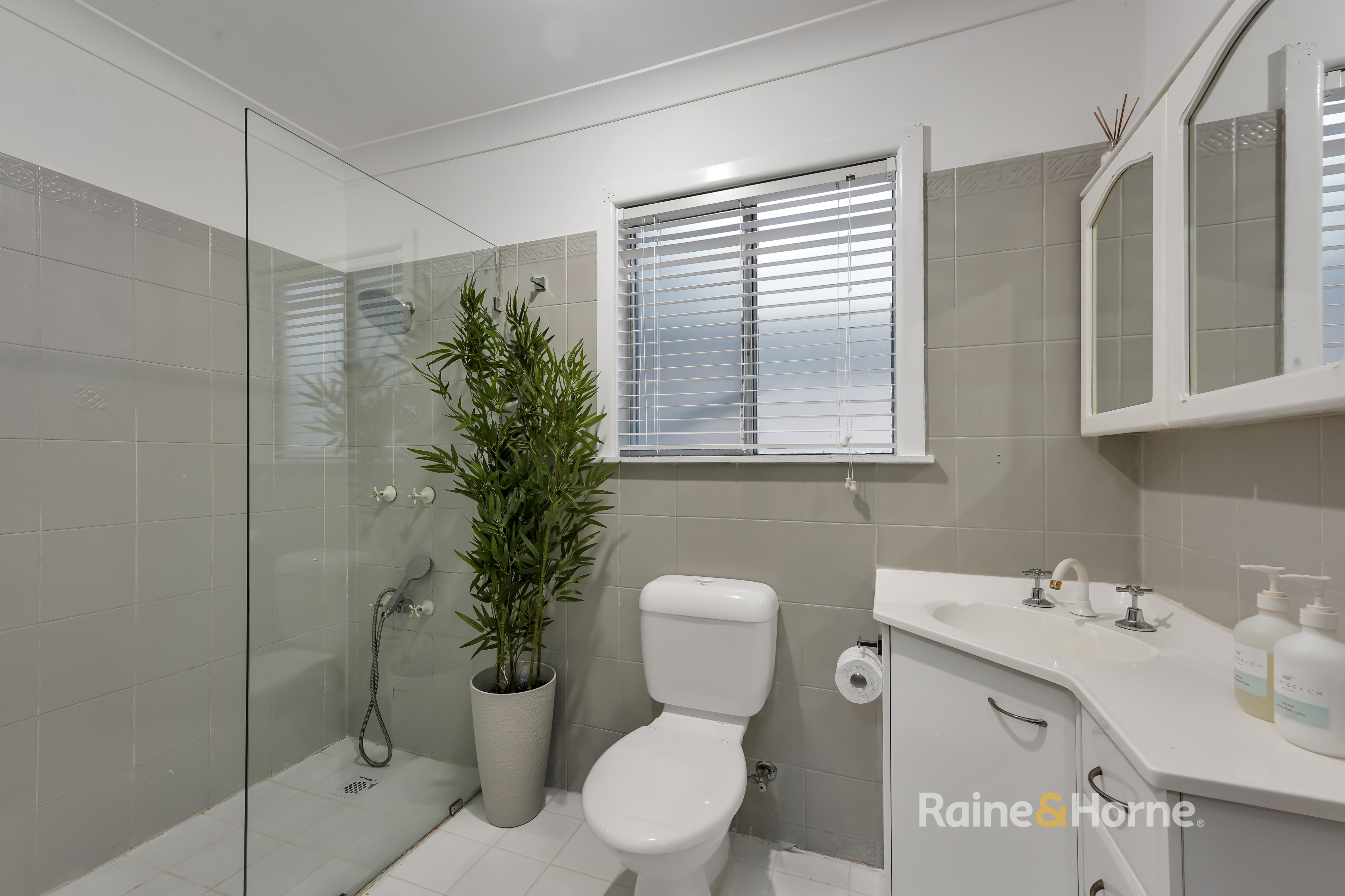 12 Onslow Avenue, Woy Woy, NSW 2256 - Image 7