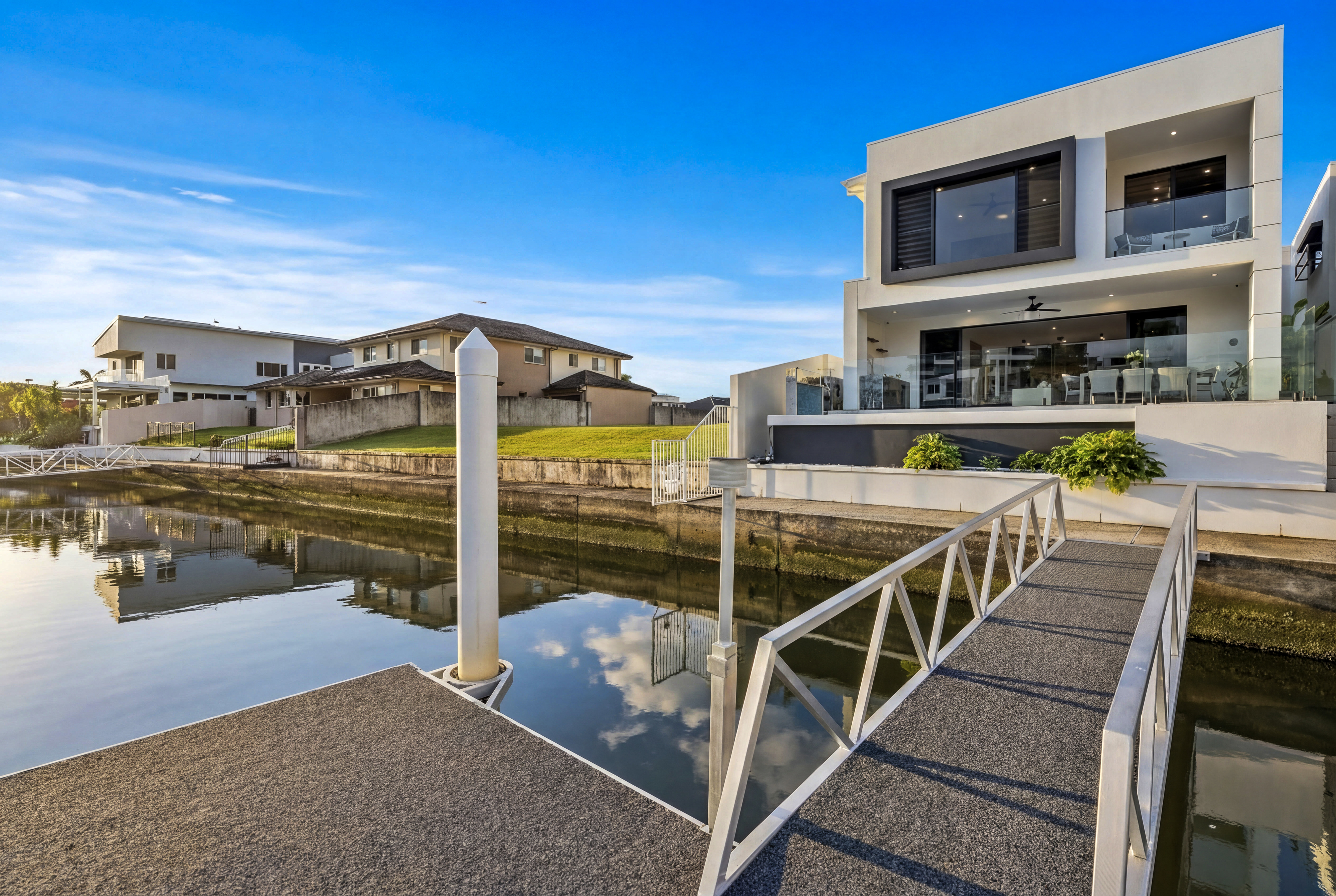 2/10 Middle Quay Drive, Biggera Waters, Qld, 4216 - Image 1