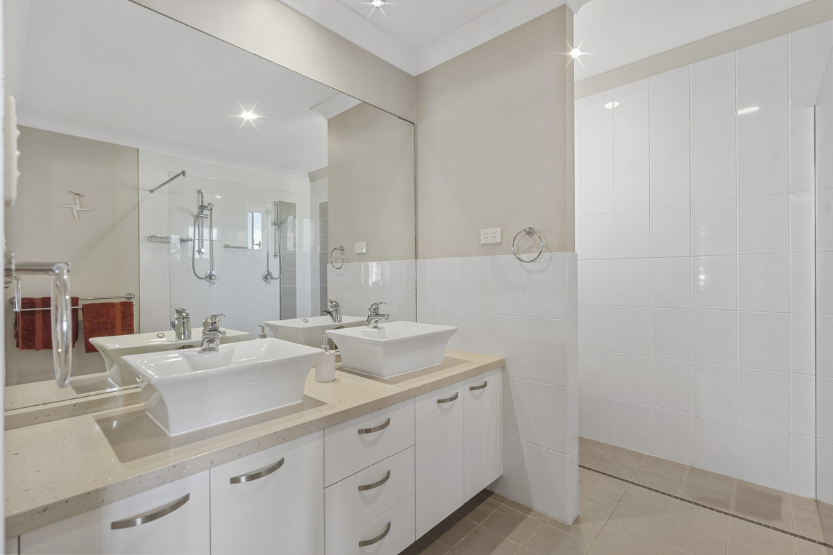 588 Oxley Avenue, Scarborough, QLD 4020 - Image 7