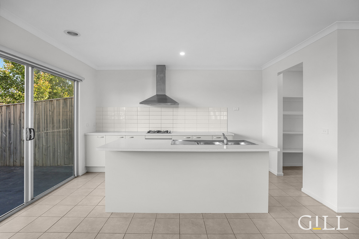 7 BARCELONA AVENUE, Clyde North VIC 3978 - Image 6