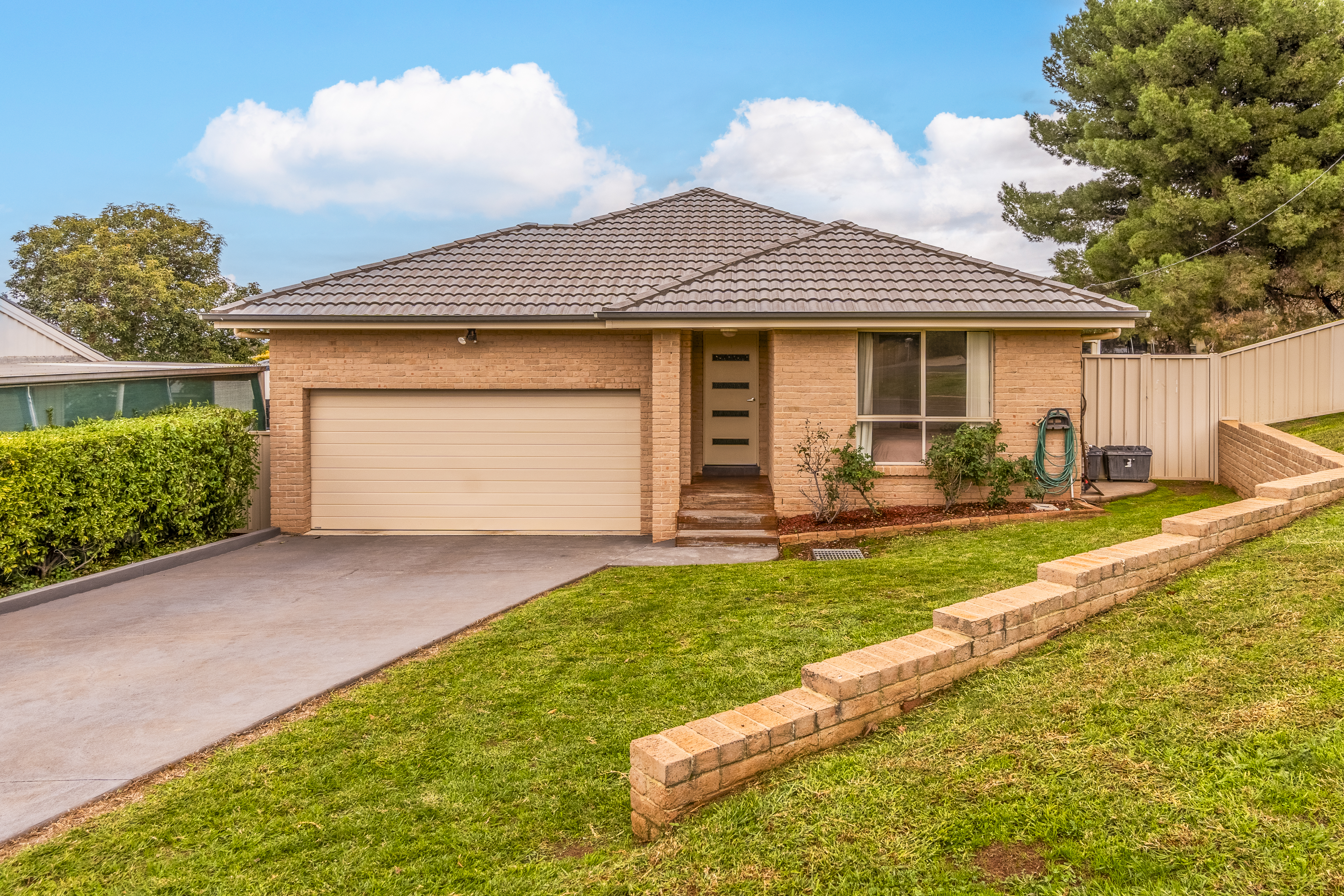 7 Parry Drive, Temora, NSW 2666 - Image 1