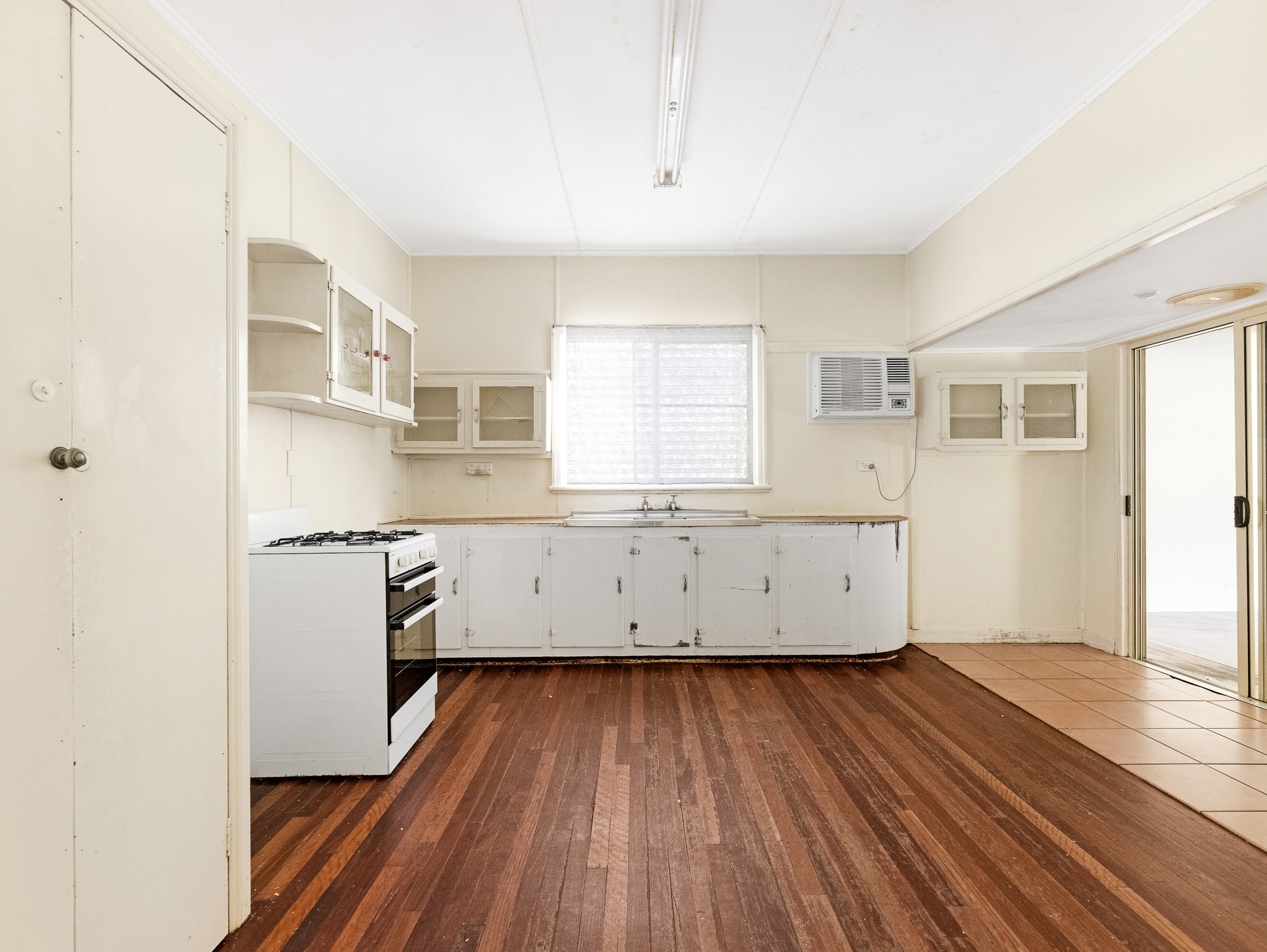 64 KING STREET, Urangan QLD 4655 - Image 7