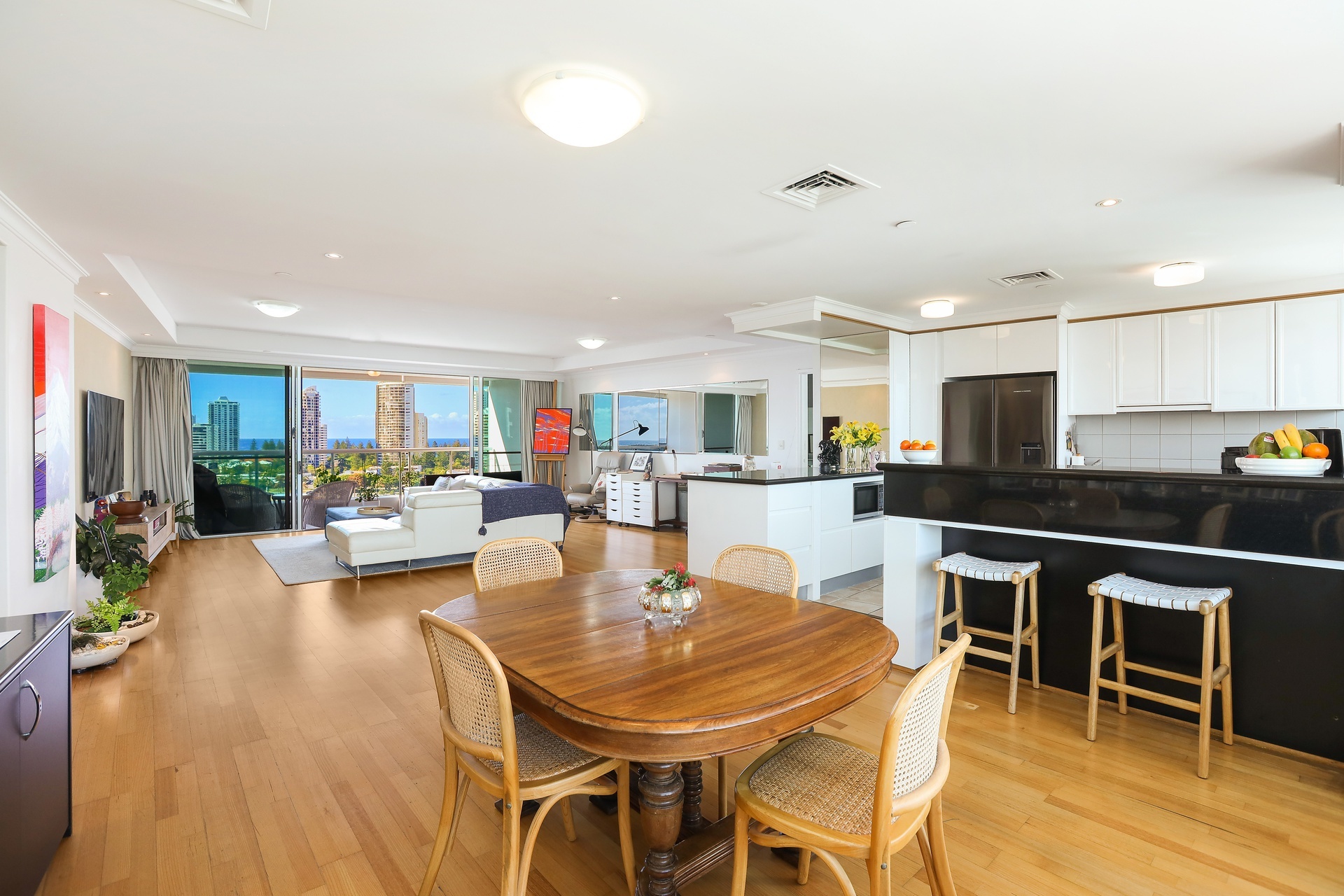 14 75 BRIGHTON PARADE, SOUTHPORT QLD 4215 - Image 4