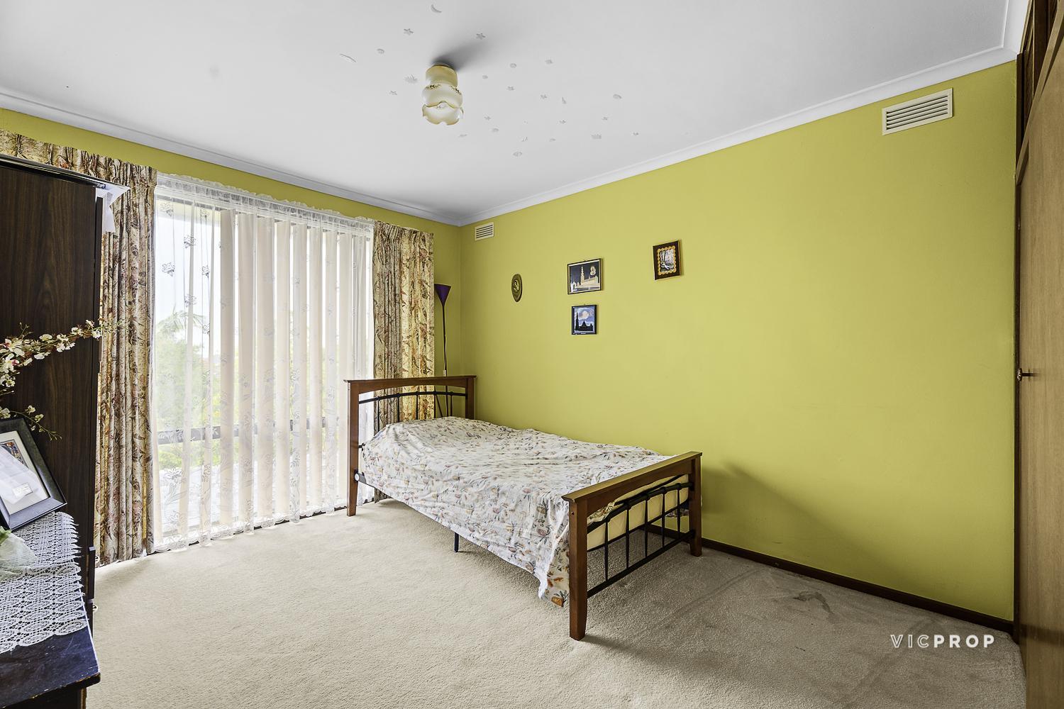 4-bedroom house at 43 OBERON AVENUE, St Albans VIC 3021, Brimbank, Victoria