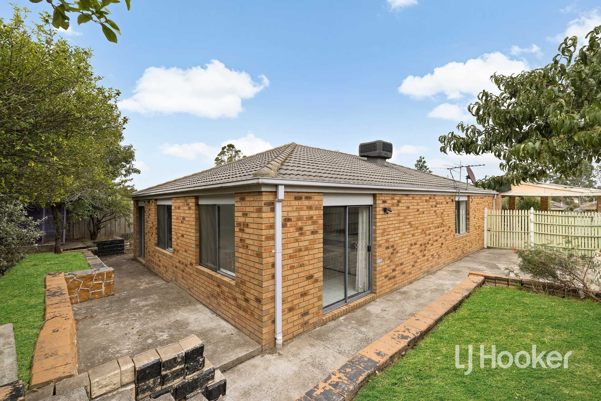 3-bedroom house at 28 MANATOKA CRESCENT, Hampton Park VIC 3976, Casey, Victoria