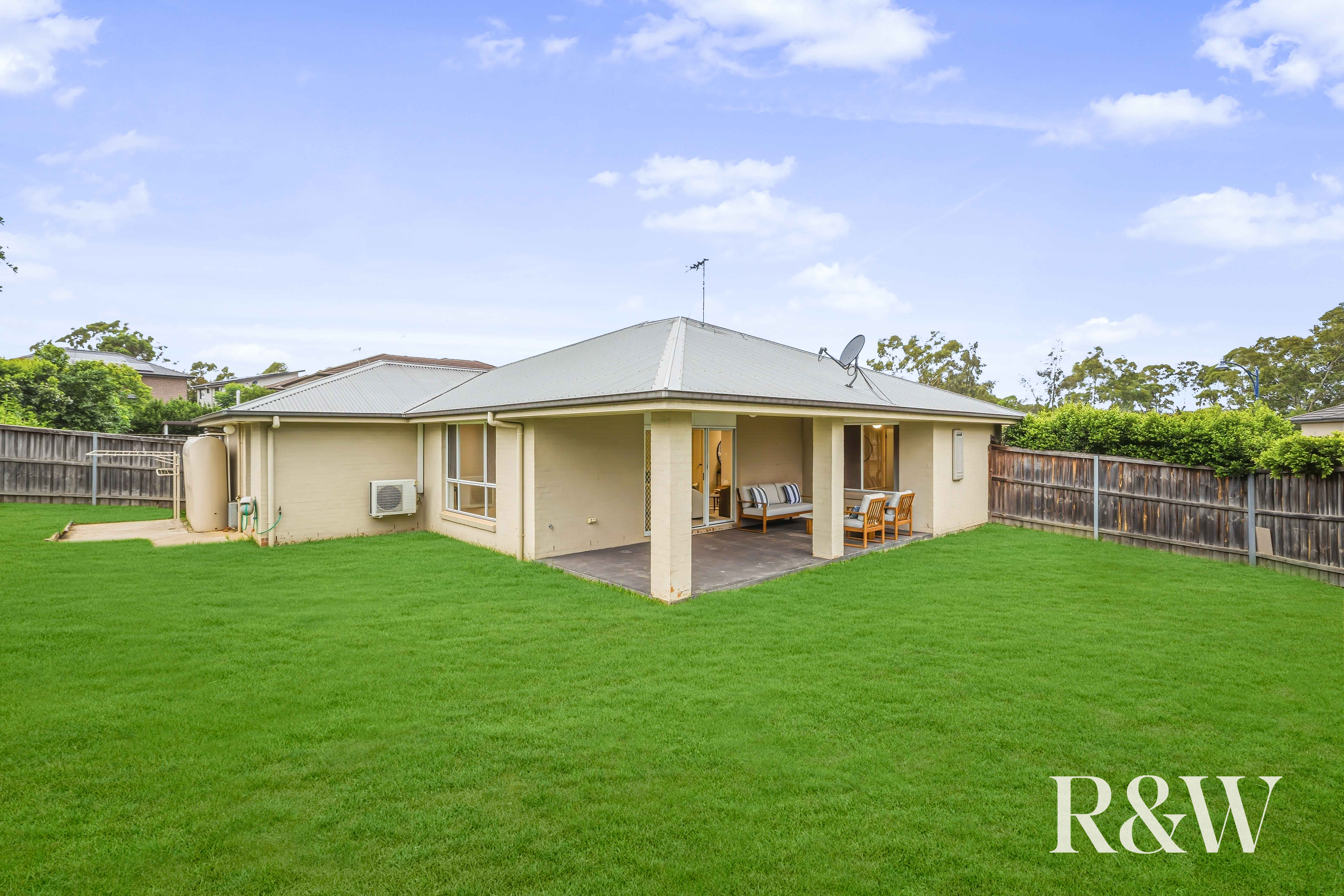 4-bedroom house at 10 Jarvisfield Place, Macquarie Links, NSW 2565, Campbelltown (Nsw), New South Wales