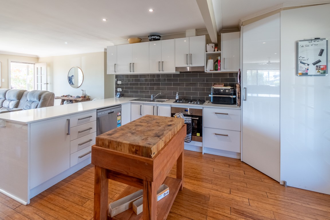 184 CAMP STREET, Temora NSW 2666 - Image 2
