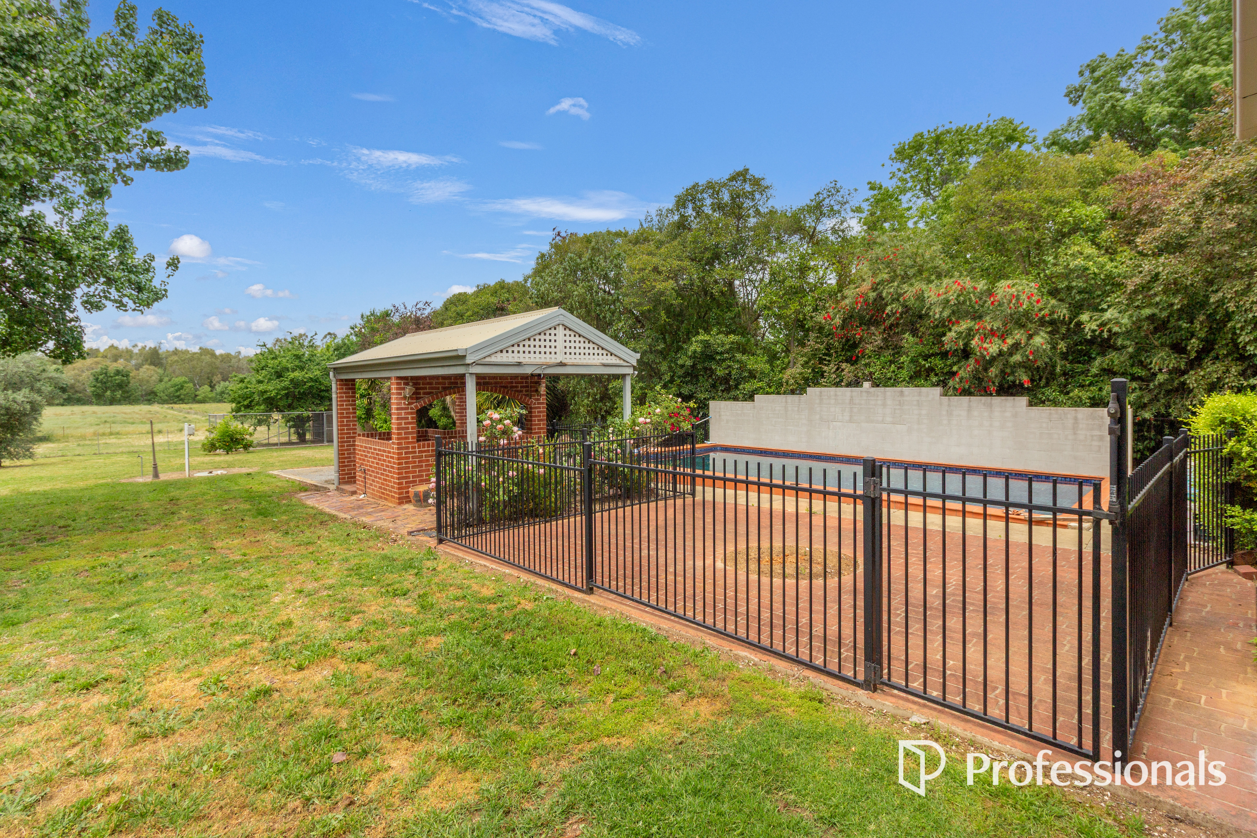 6-bedroom house at 543 Kooringal Road, Lake Albert, NSW 2650, Wagga Wagga, New South Wales