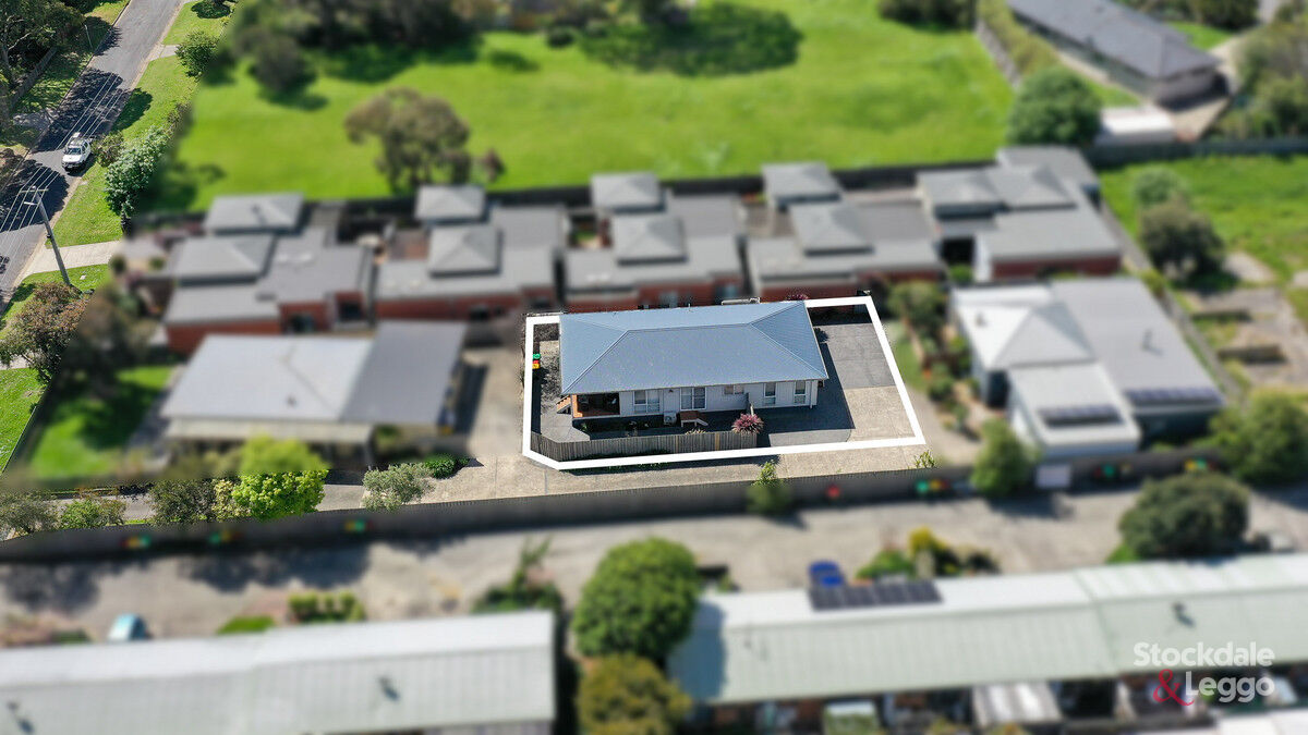 2/11 Douglas Road, Cowes, VIC 3922 - Image 10